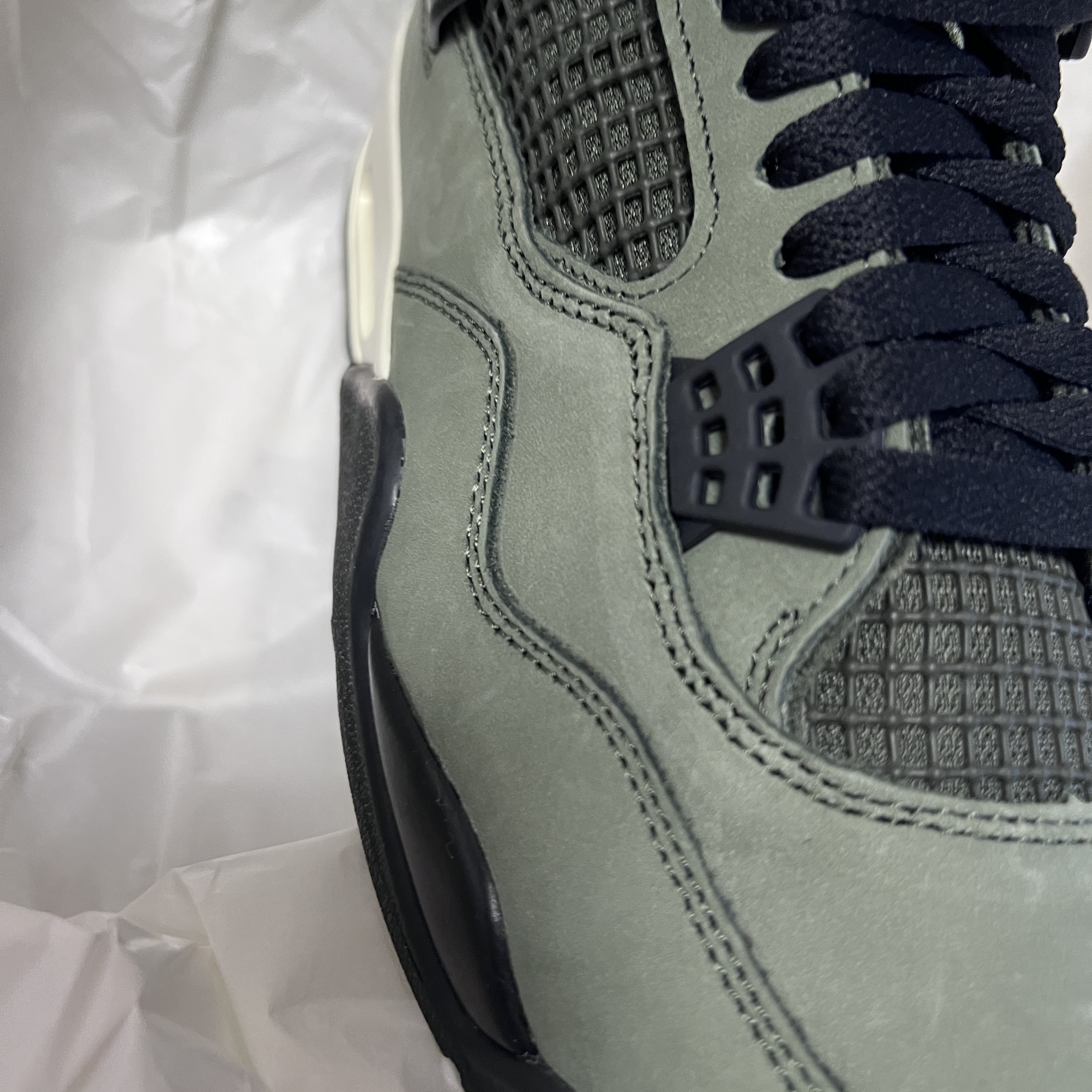 Jordan 4 x Undefeated Retro OG SP Deep Green and Clementine, [KREAM 단독] Honda Big Logo Knit Zip-up Brown 착용 스타일 - 1