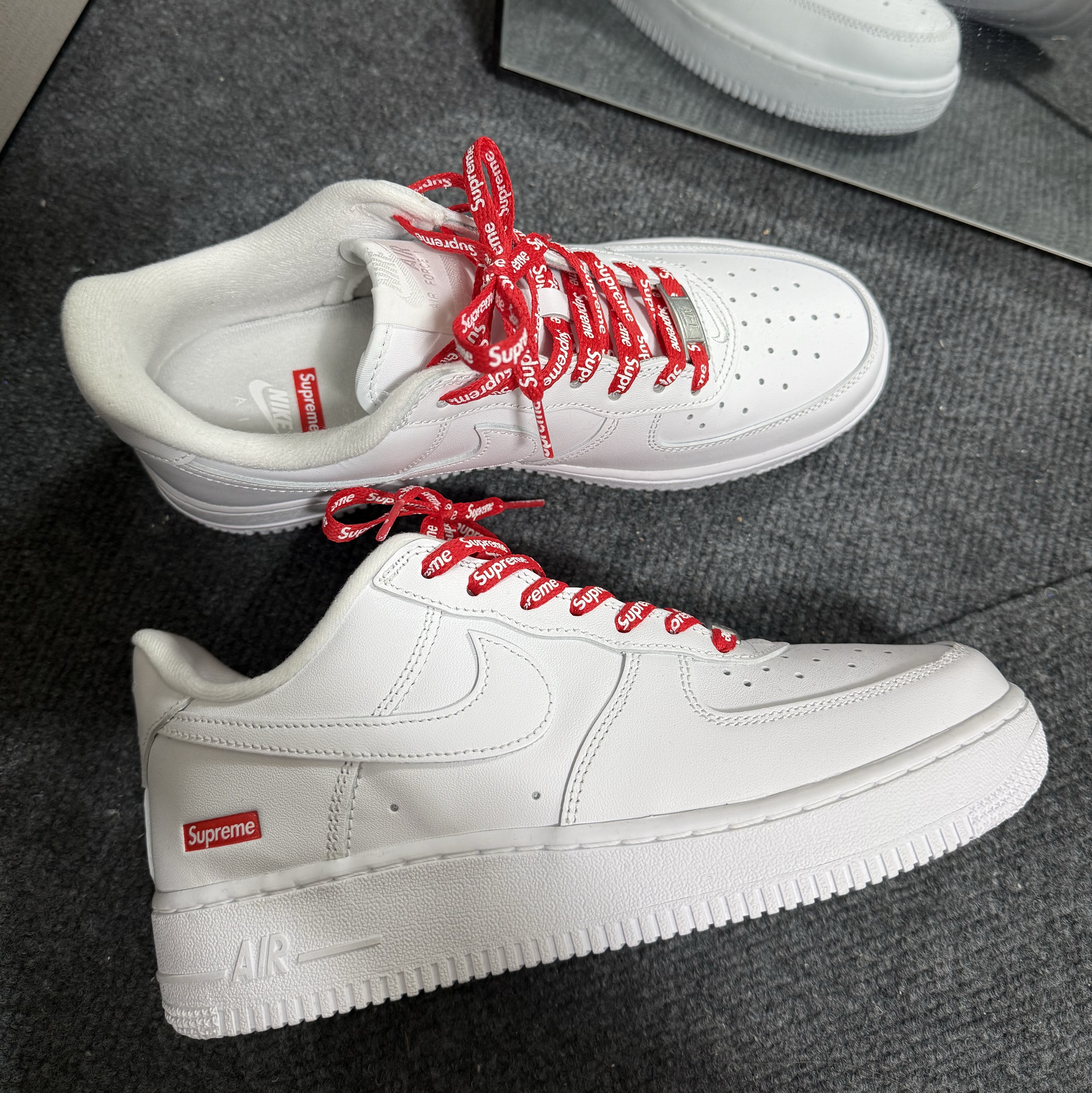 Nike x Supreme Air Force 1 Low White 착용 스타일 - 7