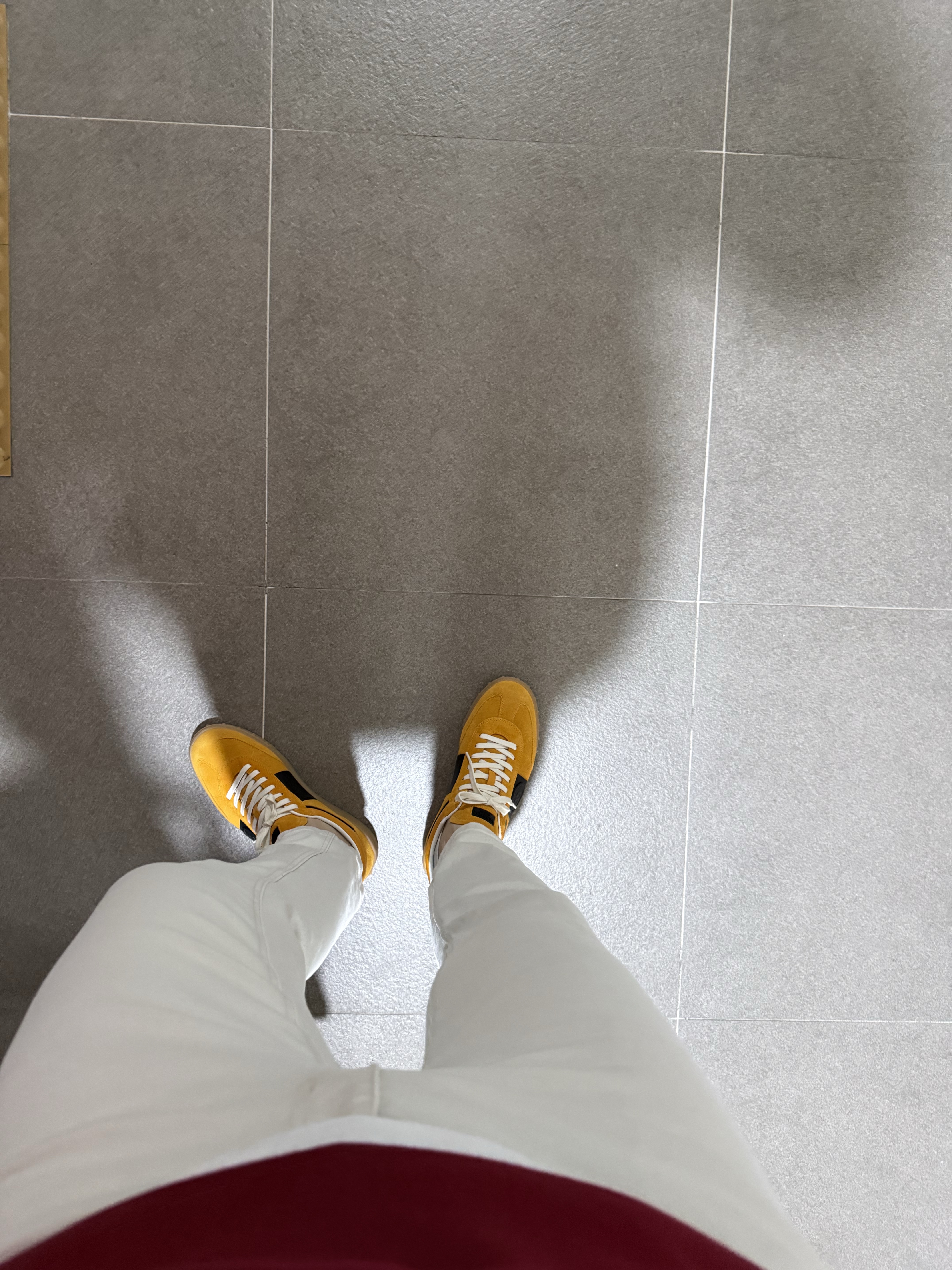 Valentino Upvillage Sneakers Yellow 착용 스타일 - 1