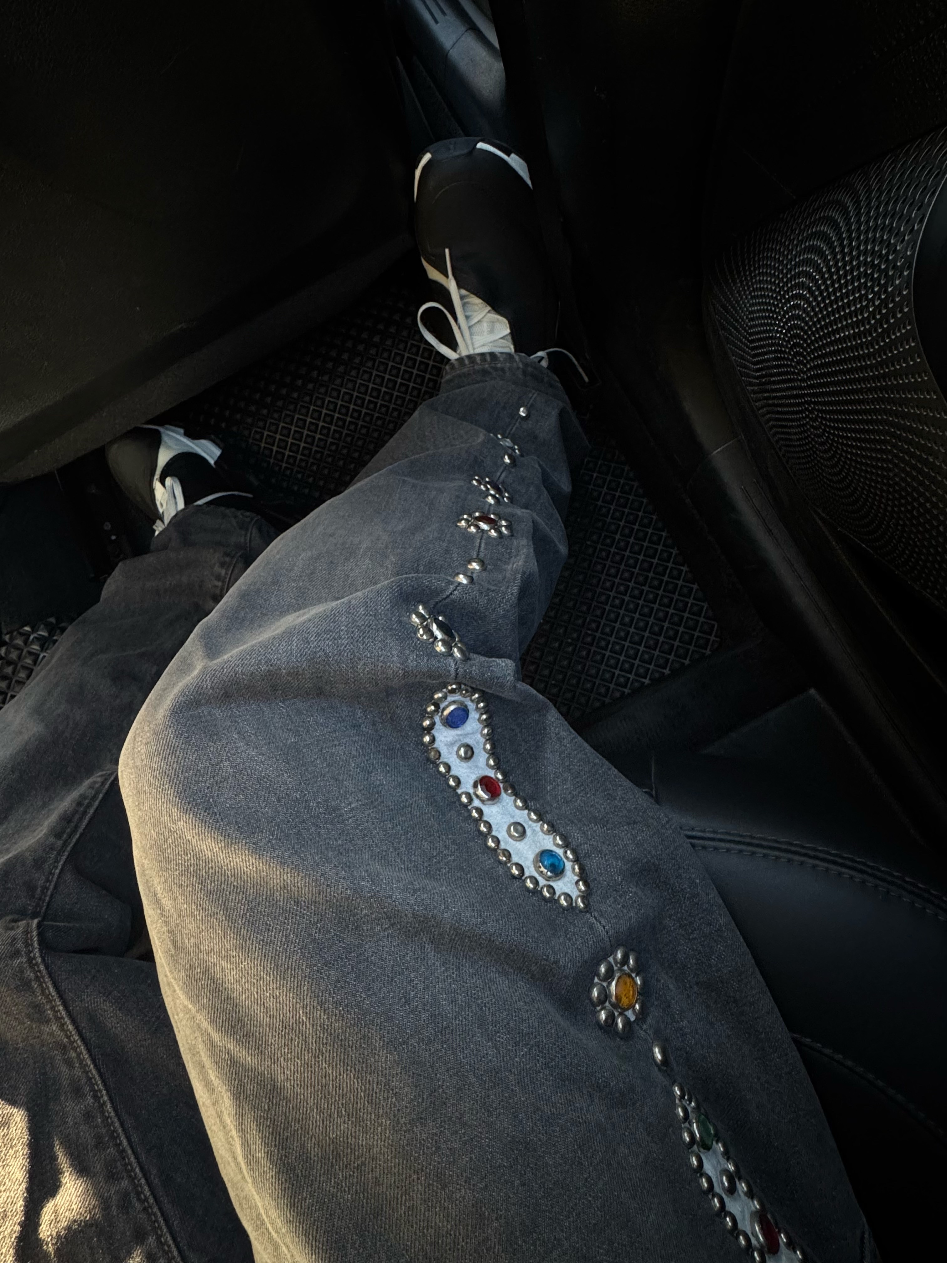 On Running x Post Archive Faction (Paf) Cloudmonster Hyper Black, Kapital 14 oz. Denim 5P Monkey Cisco Gemstone Pants Black 착용 스타일 - 6