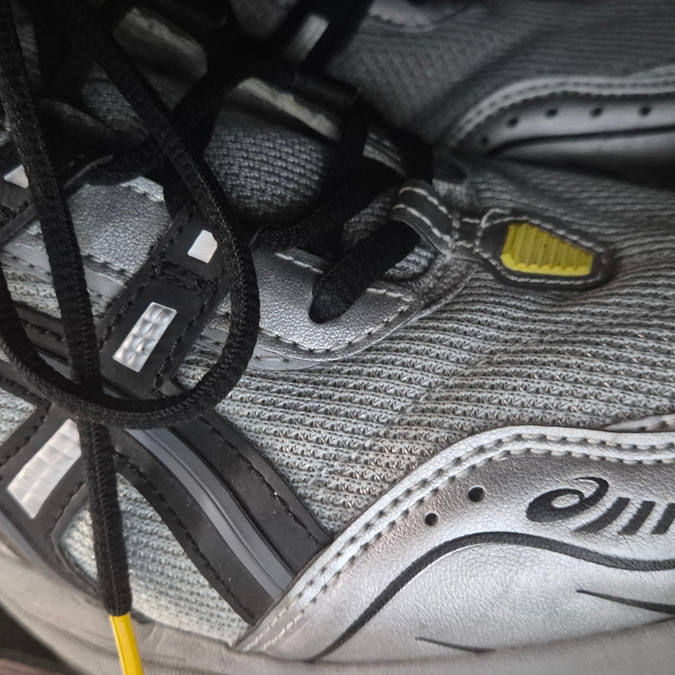 Asics Gel-1090 Mid Grey Black 착용 스타일