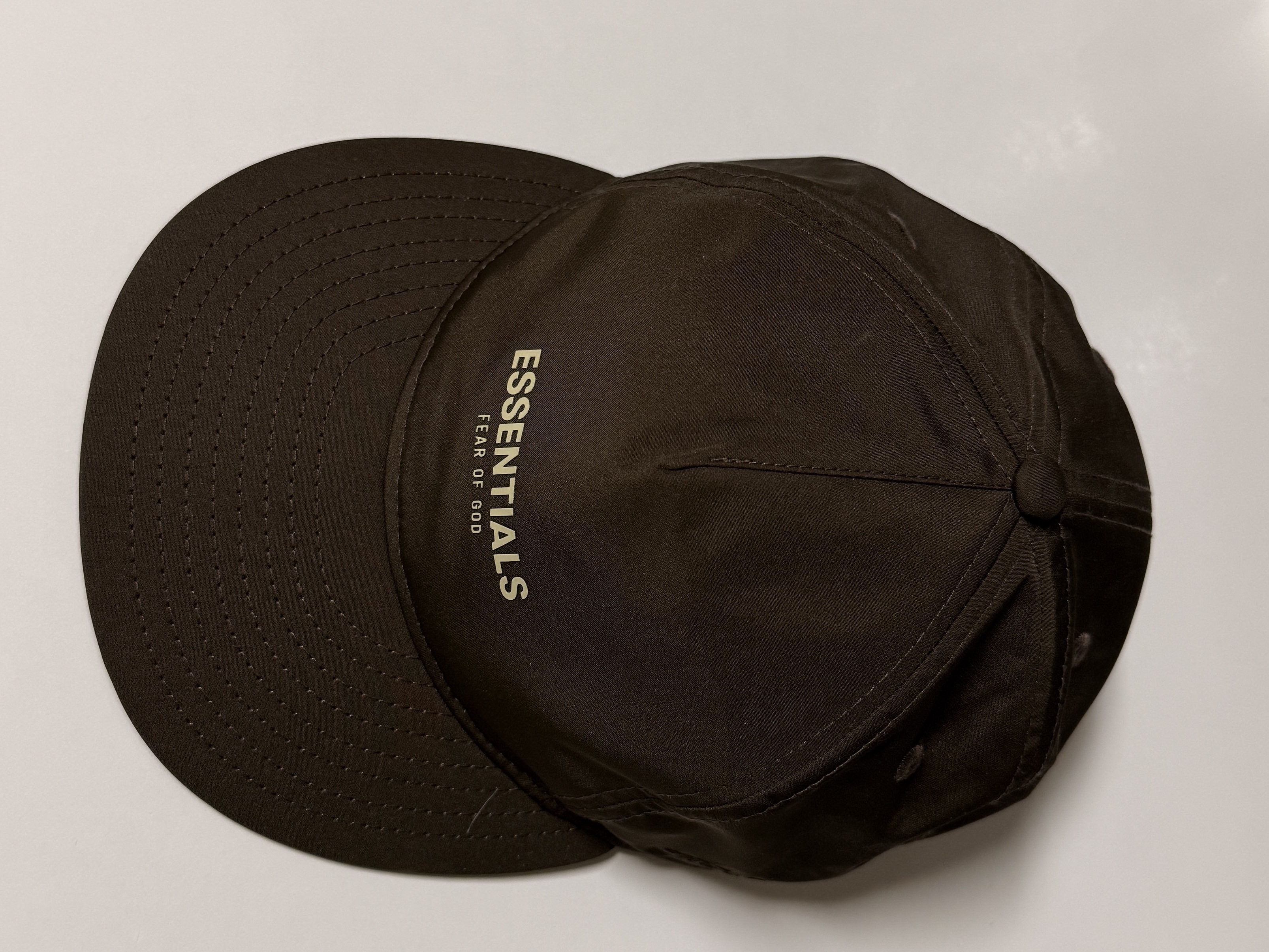 Essentials x New Era Retro Crown Strapback Brown 착용 스타일