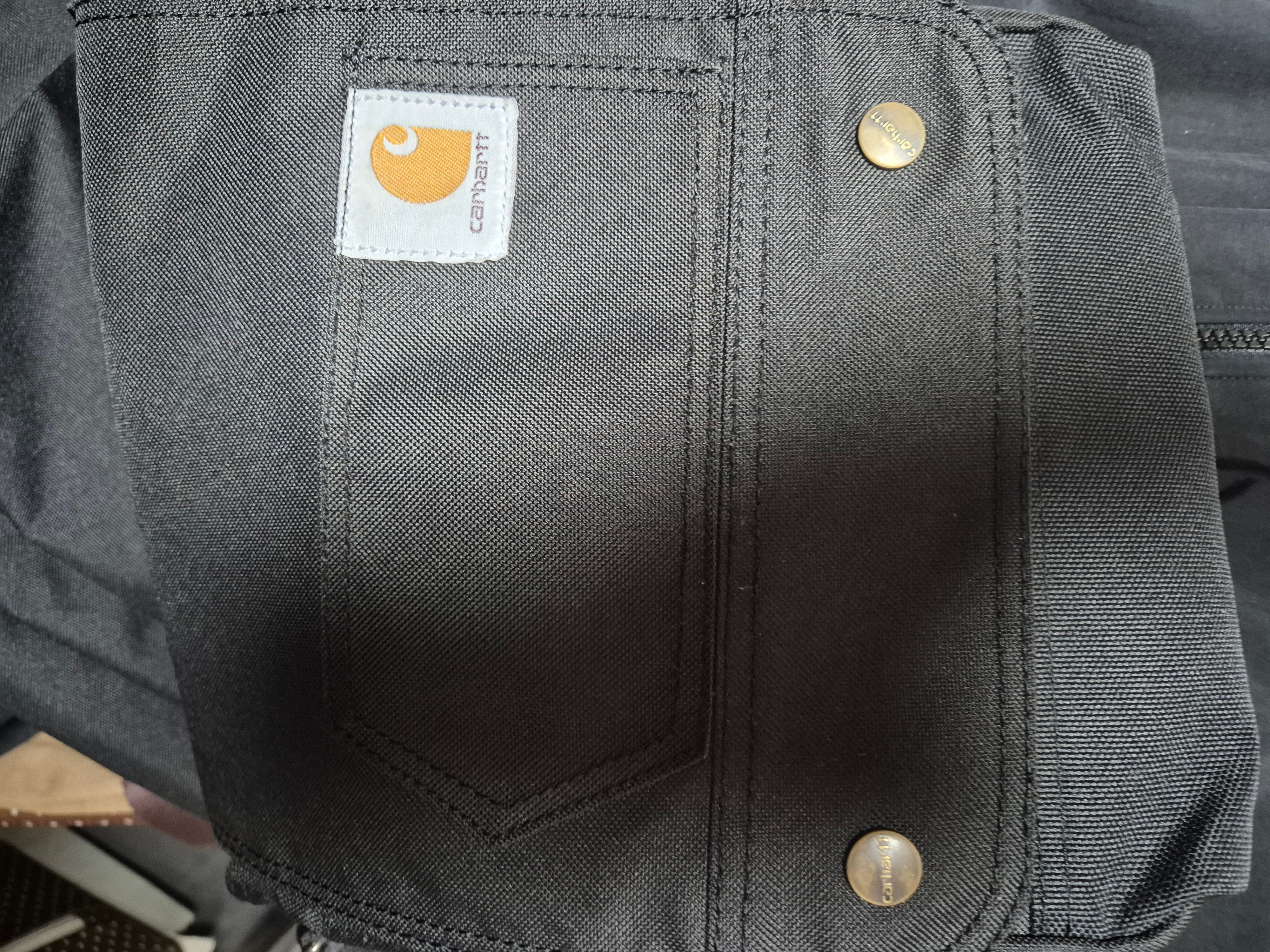 Carhartt Crossbody Snap Bag Black 착용 스타일