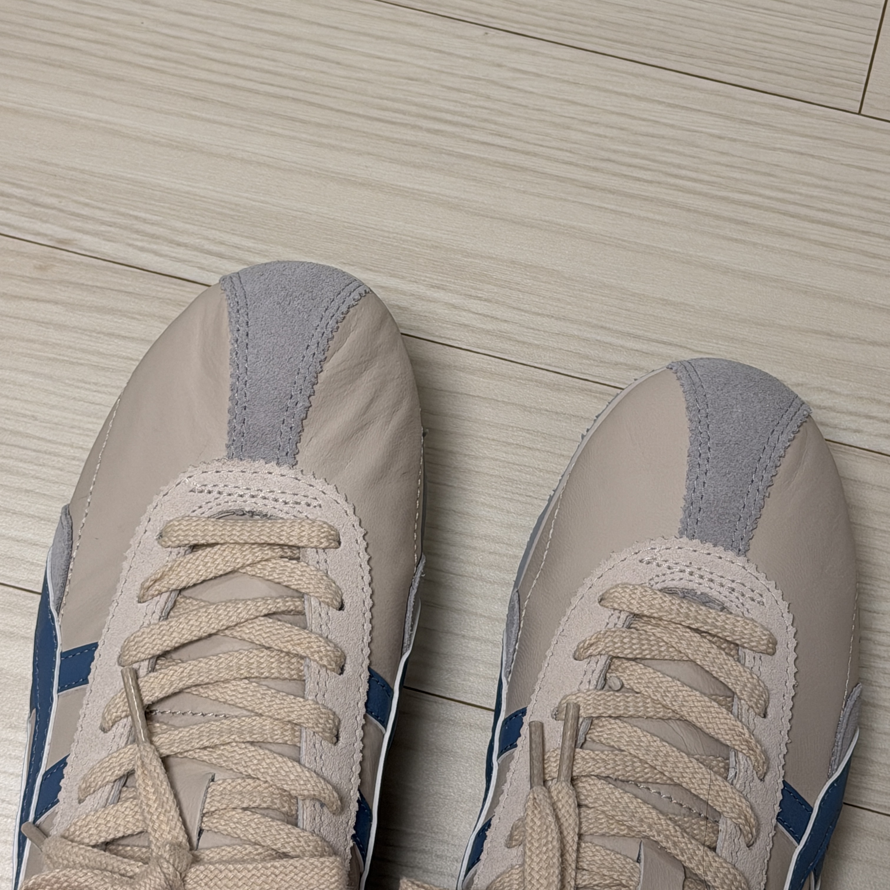 Onitsuka Tiger Runspark Cream Light Blue 착용 스타일 - 1