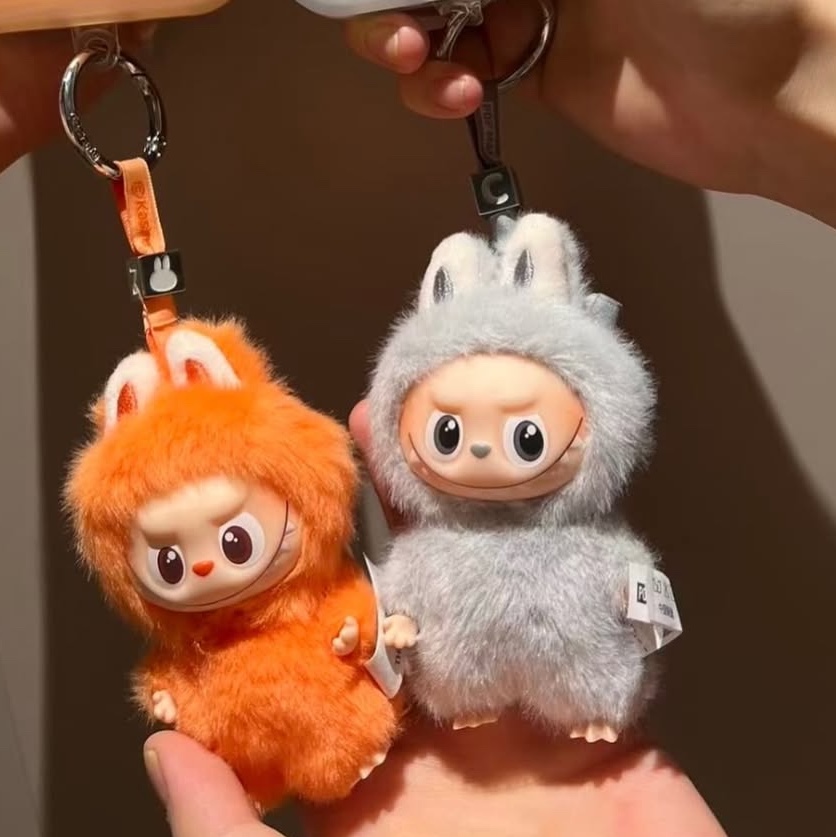 Pop Mart Labubu The Monsters Pin For Love Series Vinyl Plush Pendant (A-M) C (Opened Case), Pop Mart Labubu The Monsters Pin For Love Series Vinyl Plush Pendant (N-Z) Z (Opened Case) 착용 스타일