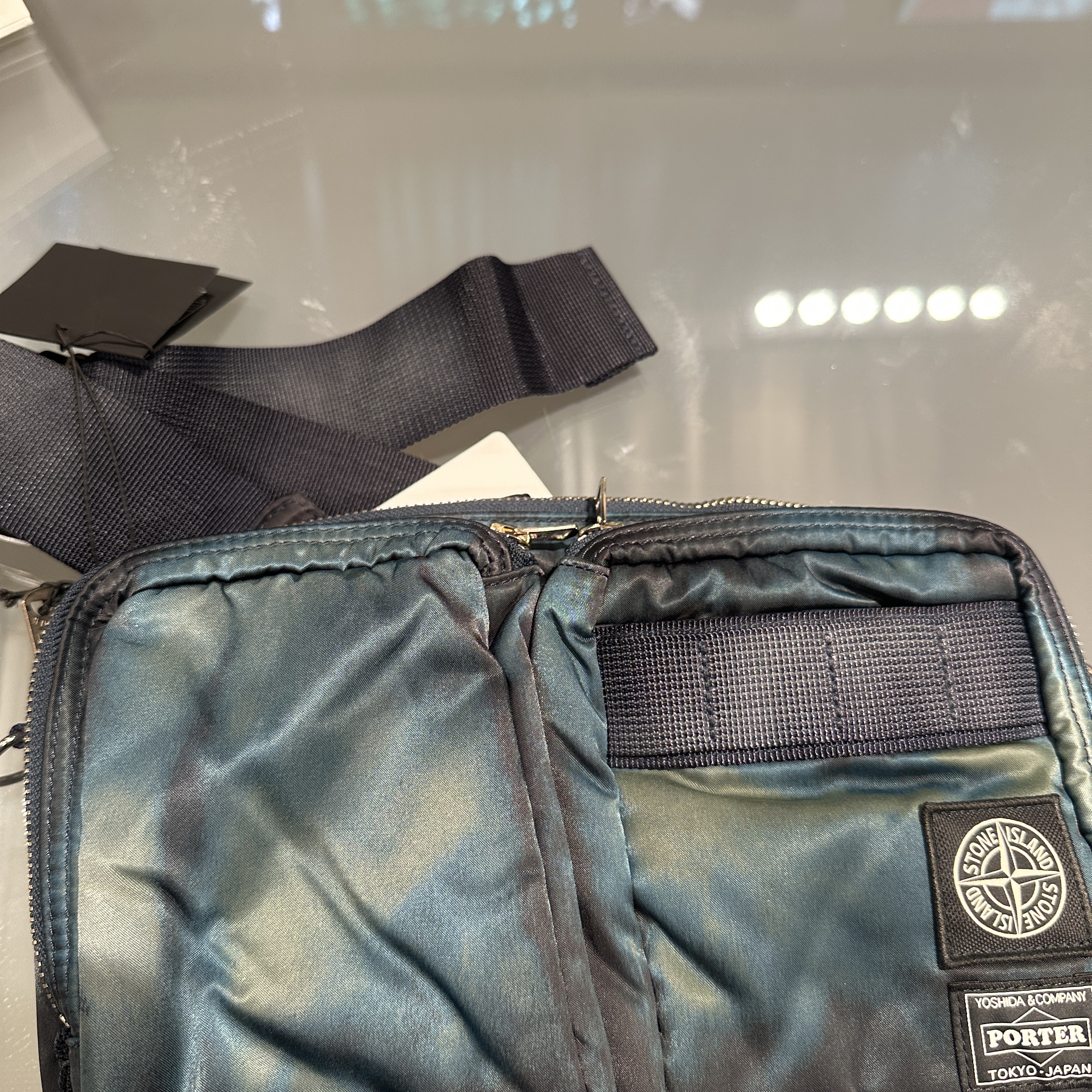 Porter x Stone Island Cross Body Bag Blue 착용 스타일 - 2