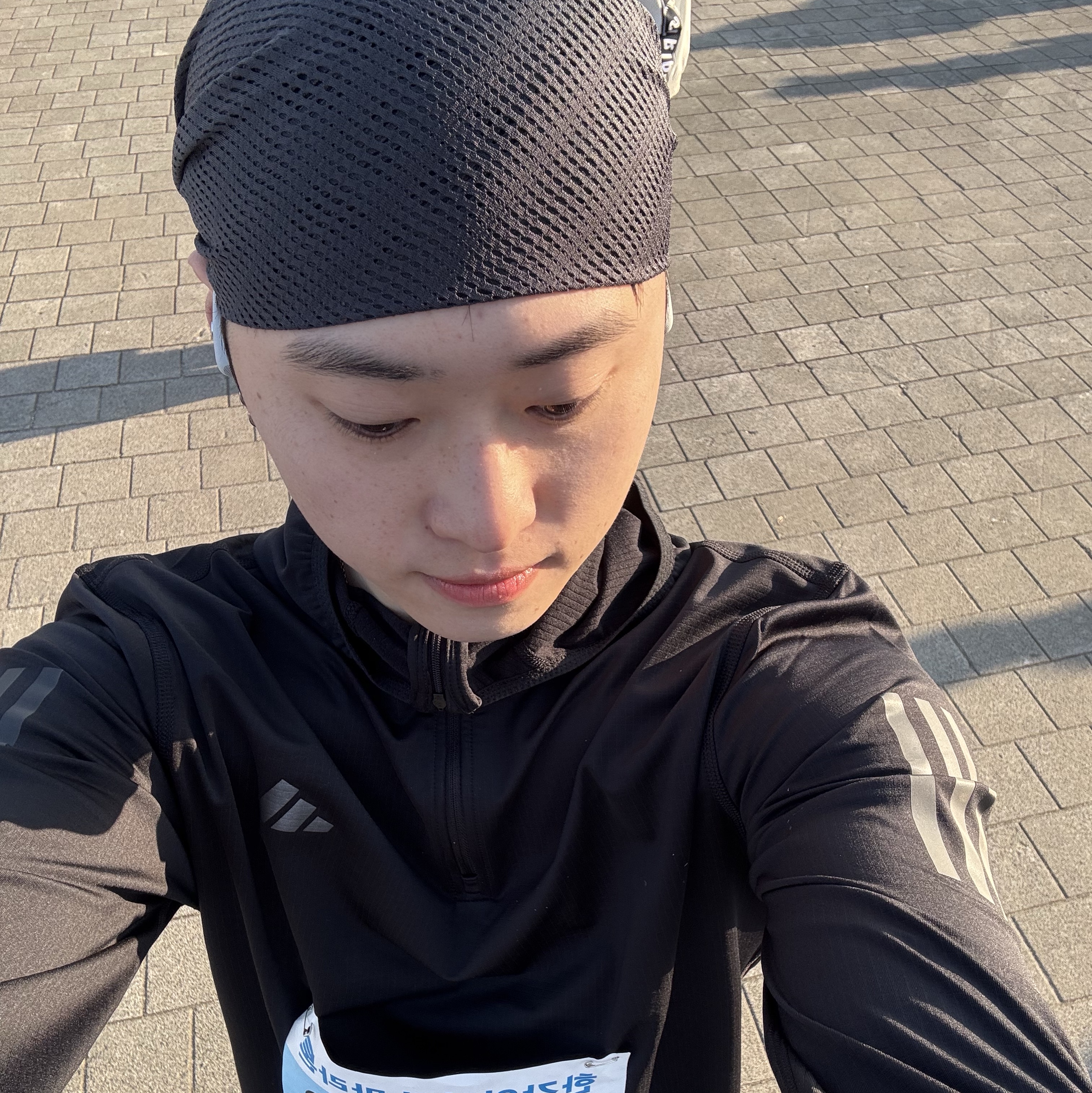 [KREAM 단독] runwhither Half Tights Khaki, On Running Cloudmonster Void Black 착용 스타일 - 2