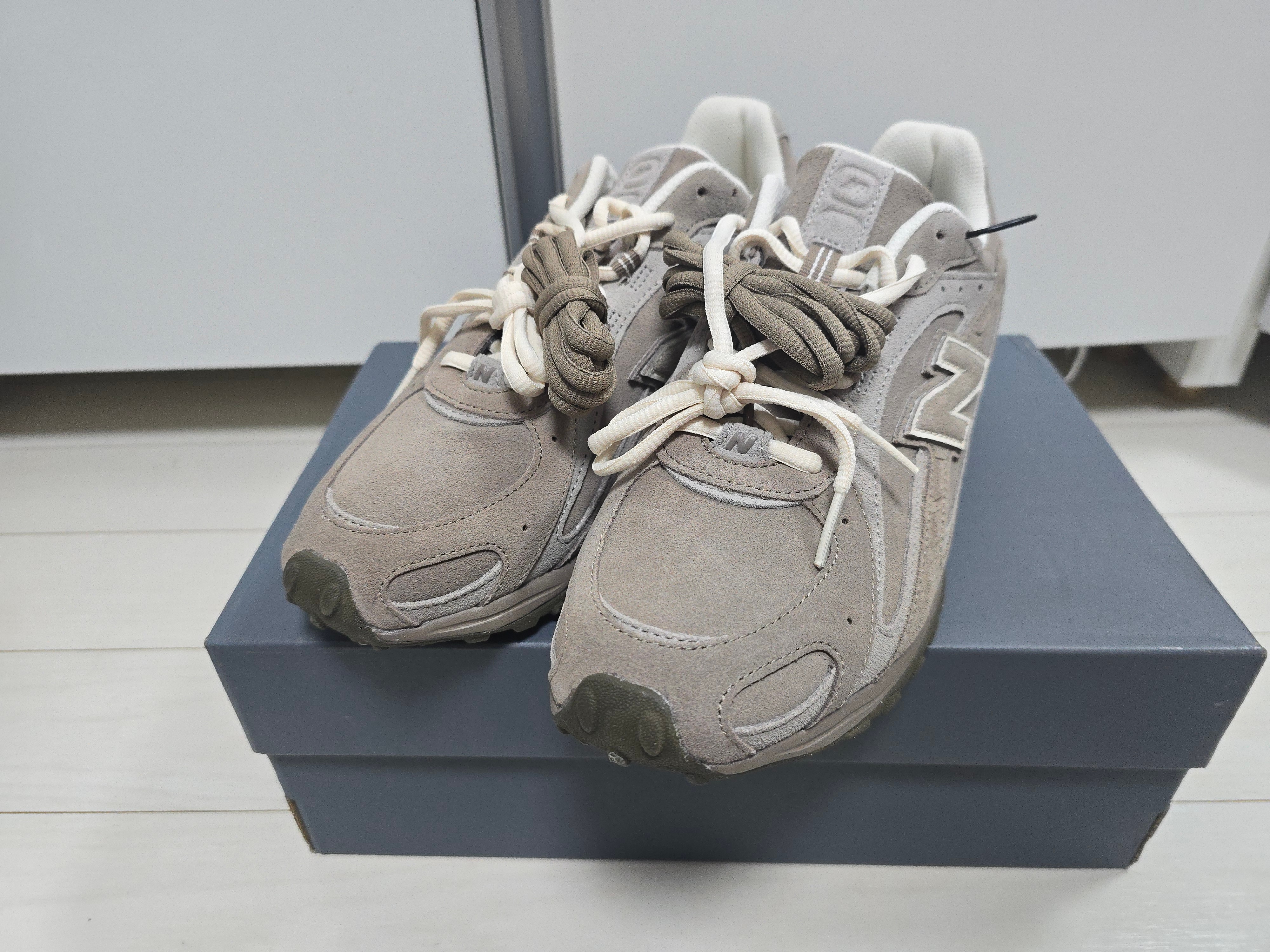 New Balance 204L Suede Mushroom Arid Stone 착용 스타일