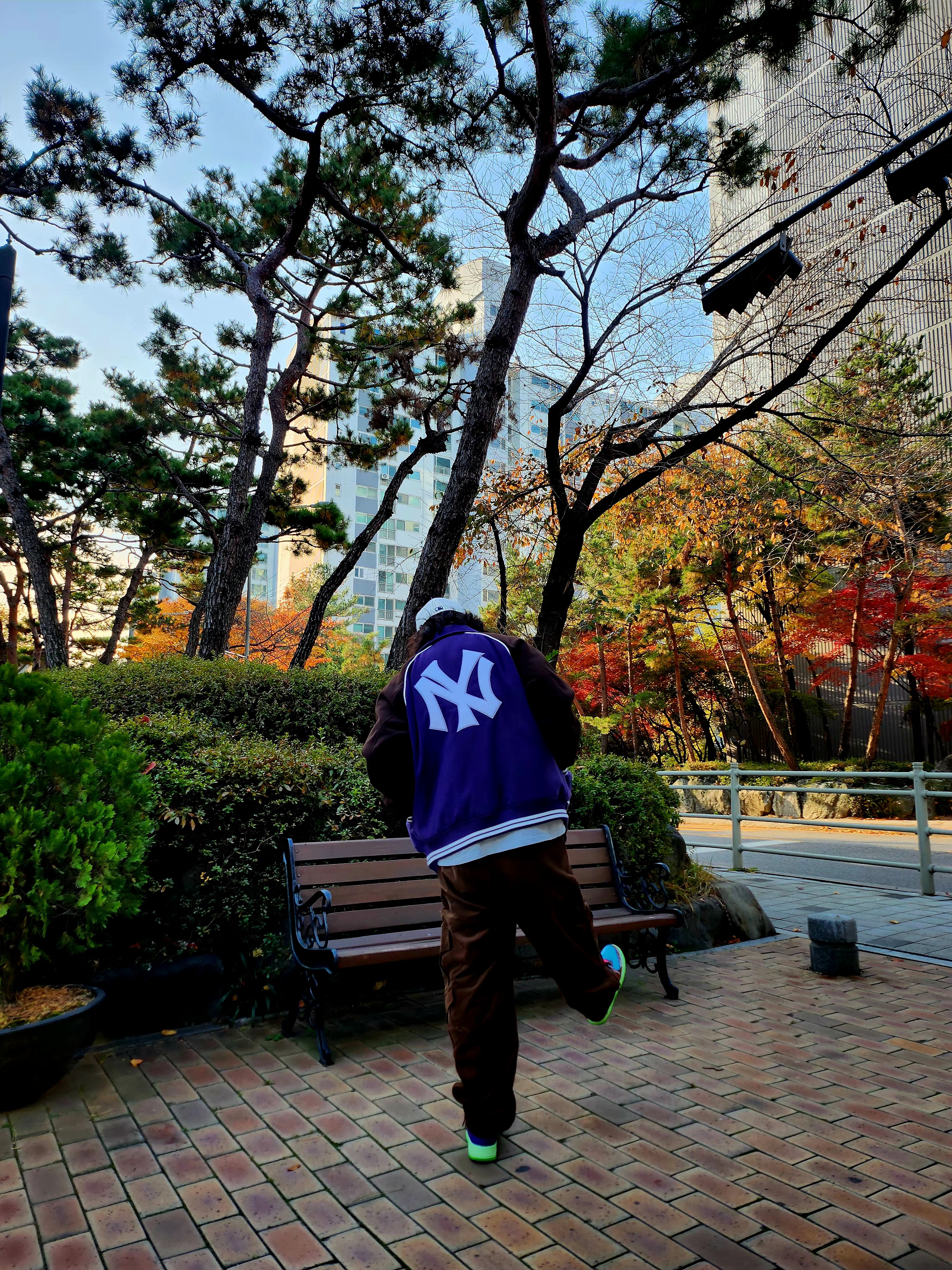 Deus Ex Machina Seoul College Long Sleeve T-Shirt Grey Marle, New Era MLB Cooperstown New York Yankees 8 Panels Series Size Cap Stone 착용 스타일 - 2