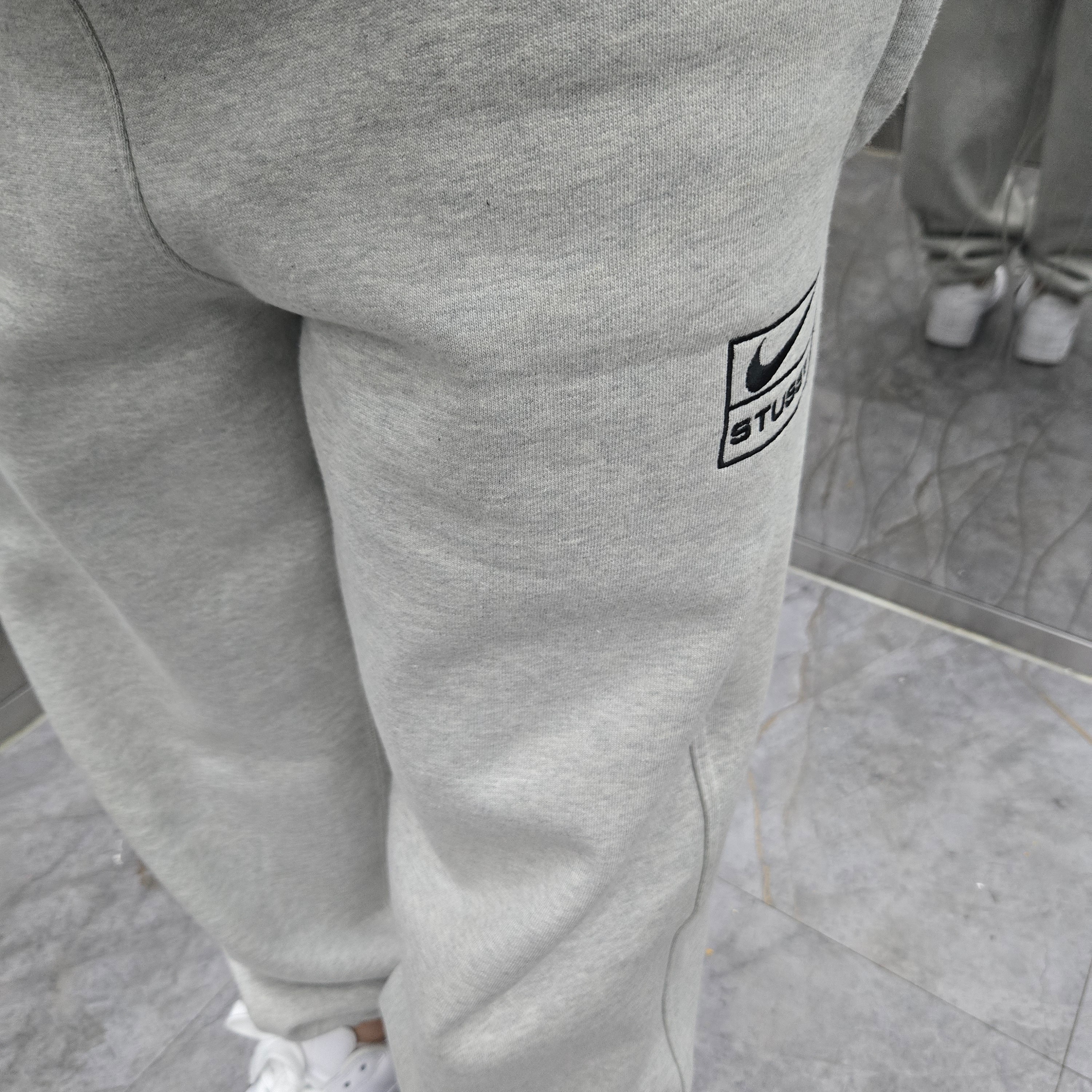 Nike x Stussy Fleece Pants Grey Heather (FN5231-050) 착용 스타일