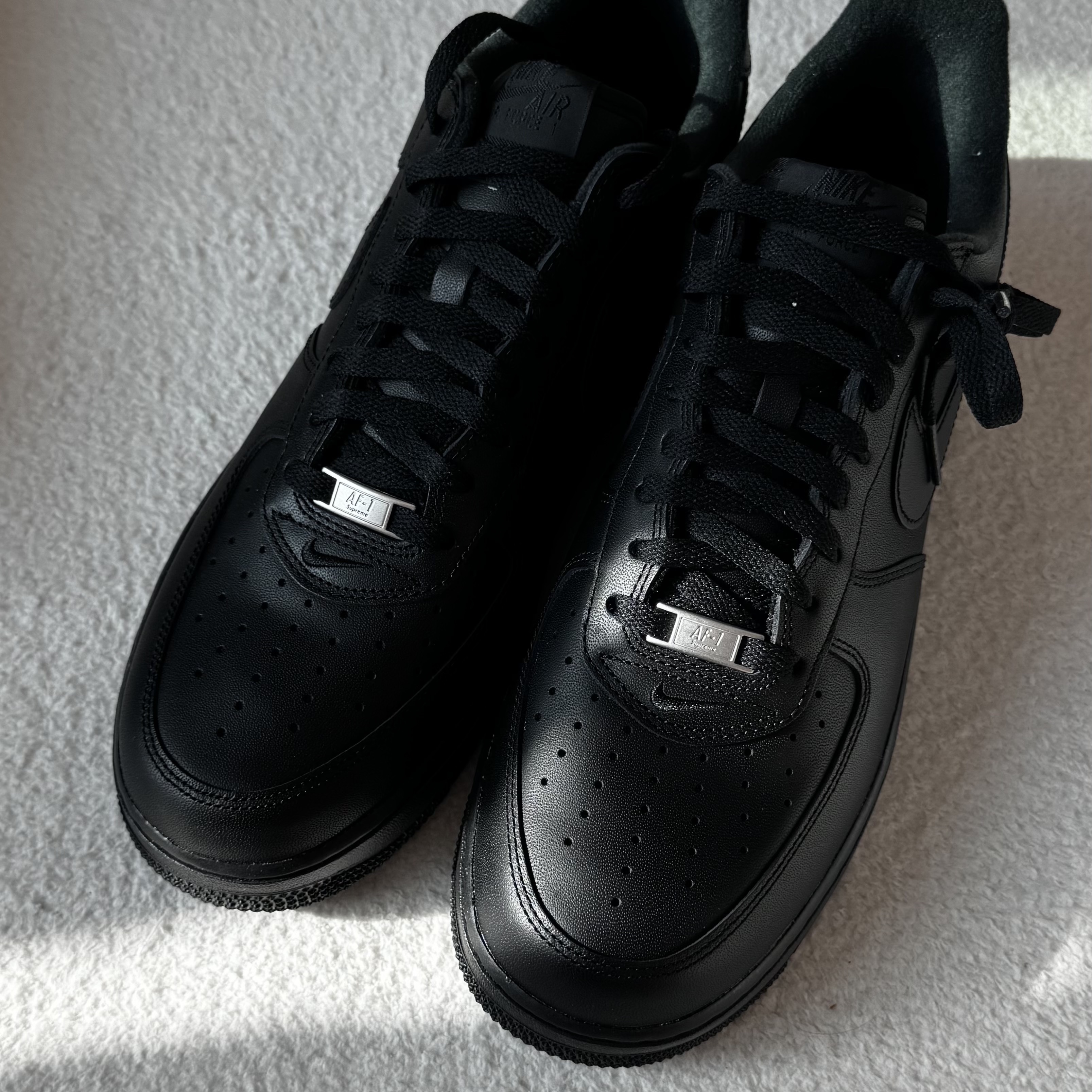 Nike x Supreme Air Force 1 Low Black 착용 스타일