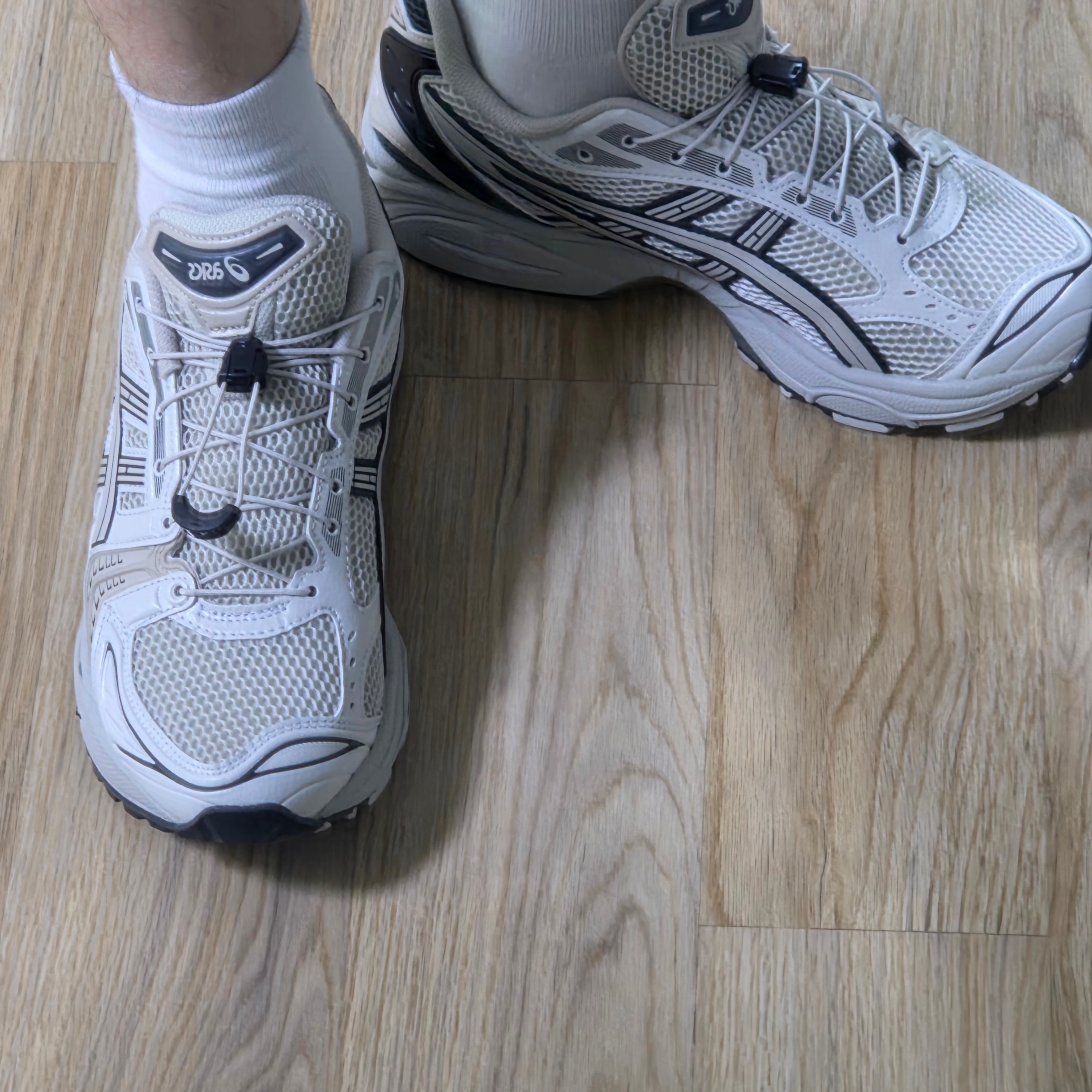 Asics Unlimited Gel-Kayano 14 Smoke Grey 착용 스타일