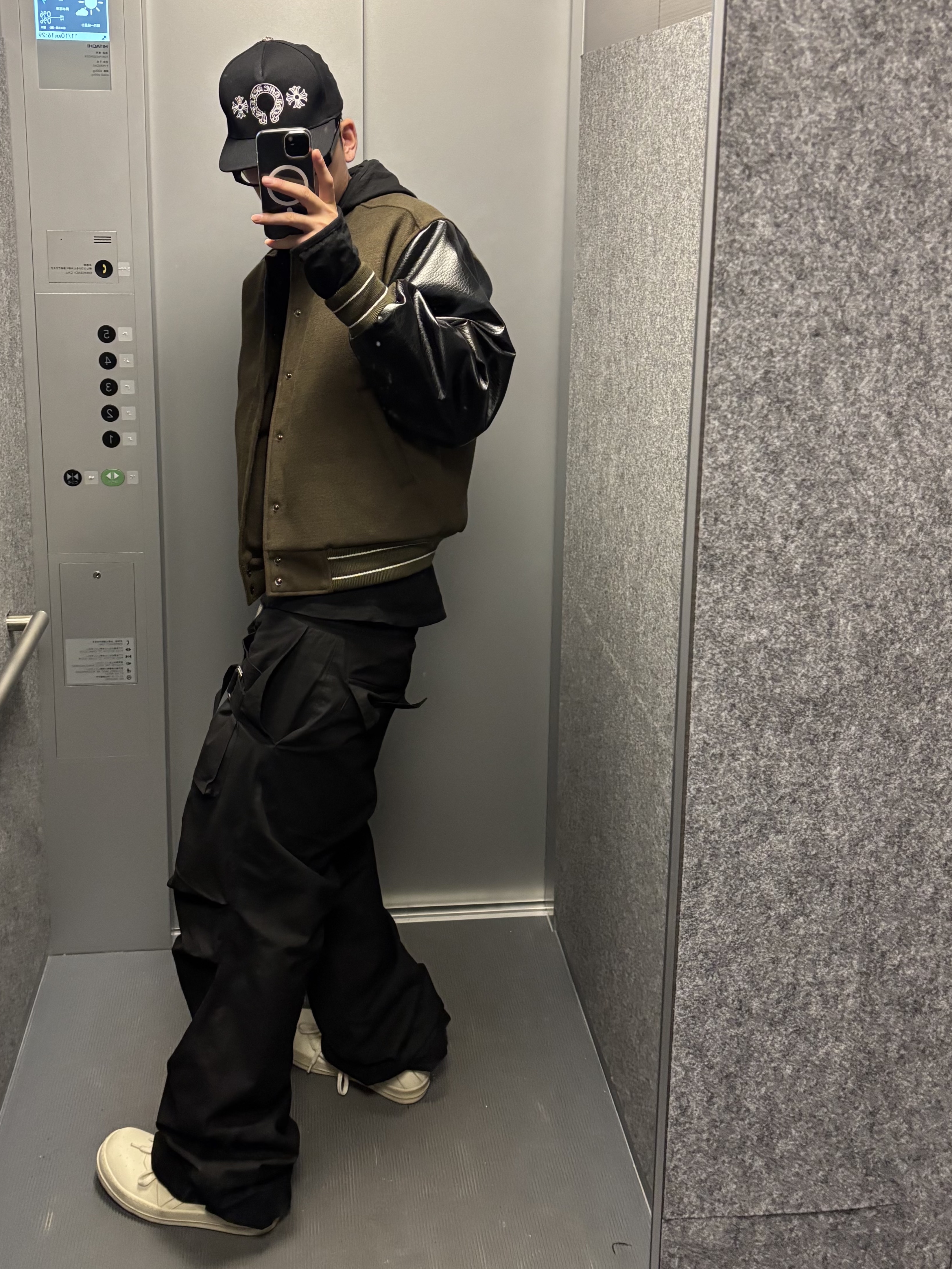 Chrome Hearts Horseshoe Denim Baseball Hat Black, Wapworks Wide Safety Cargo Pants Black 착용 스타일 - 2