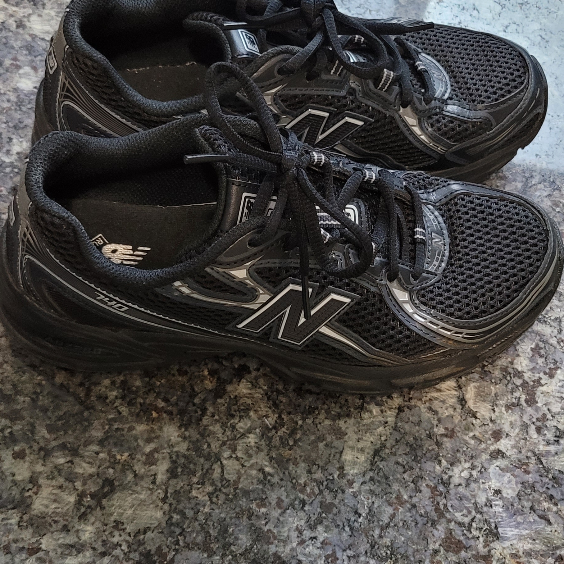 New Balance 740v2 Black Silver Metallic 착용 스타일