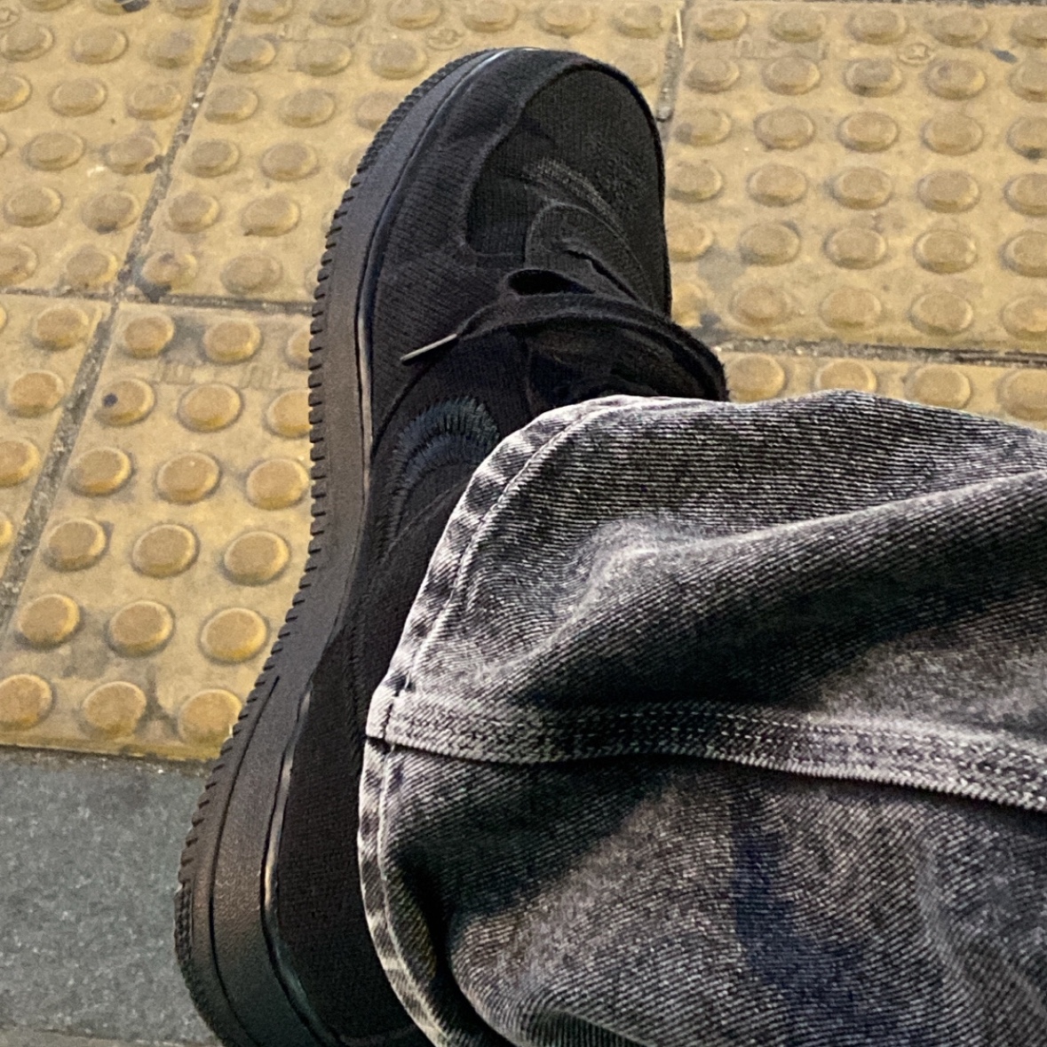 Nike x Stussy Air Force 1 Low Triple Black 착용 스타일