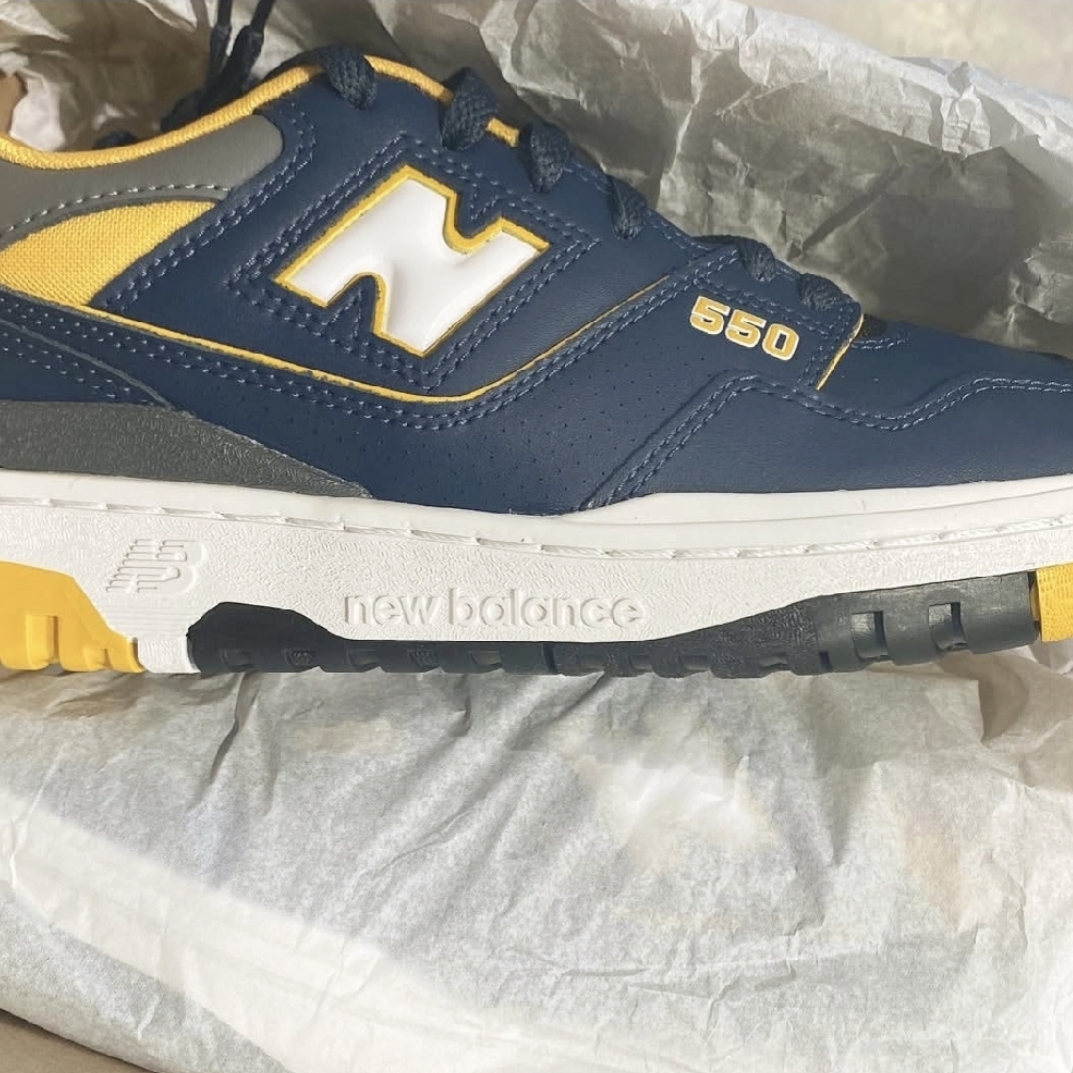 New Balance 550 Navy Gold - D Standard 착용 스타일