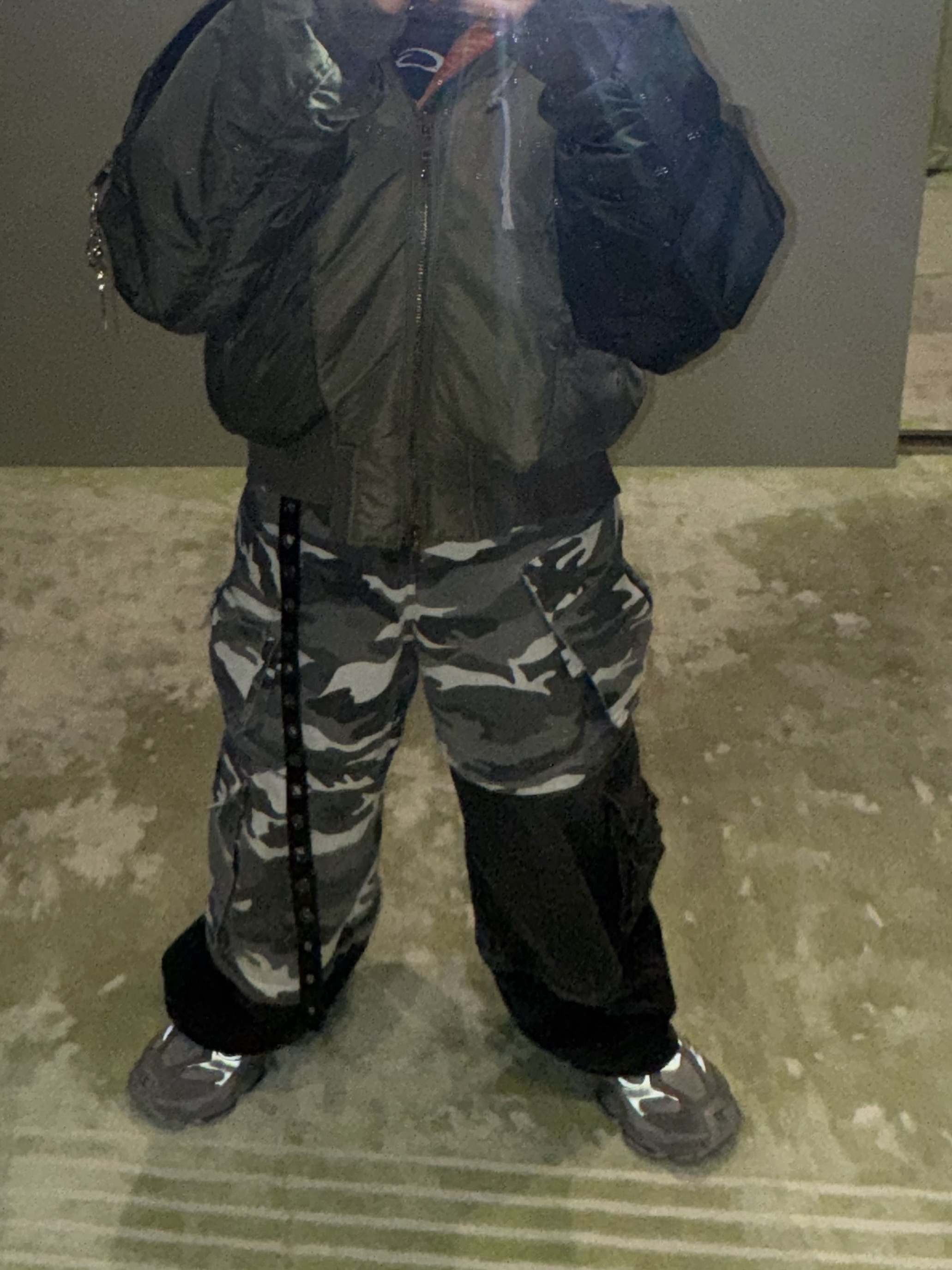 Project G/R Unbalanced Reworked Bomber Jacket Khaki, Project G/R Oversized Convertible Cargo Pants City Camo 착용 스타일 - 3