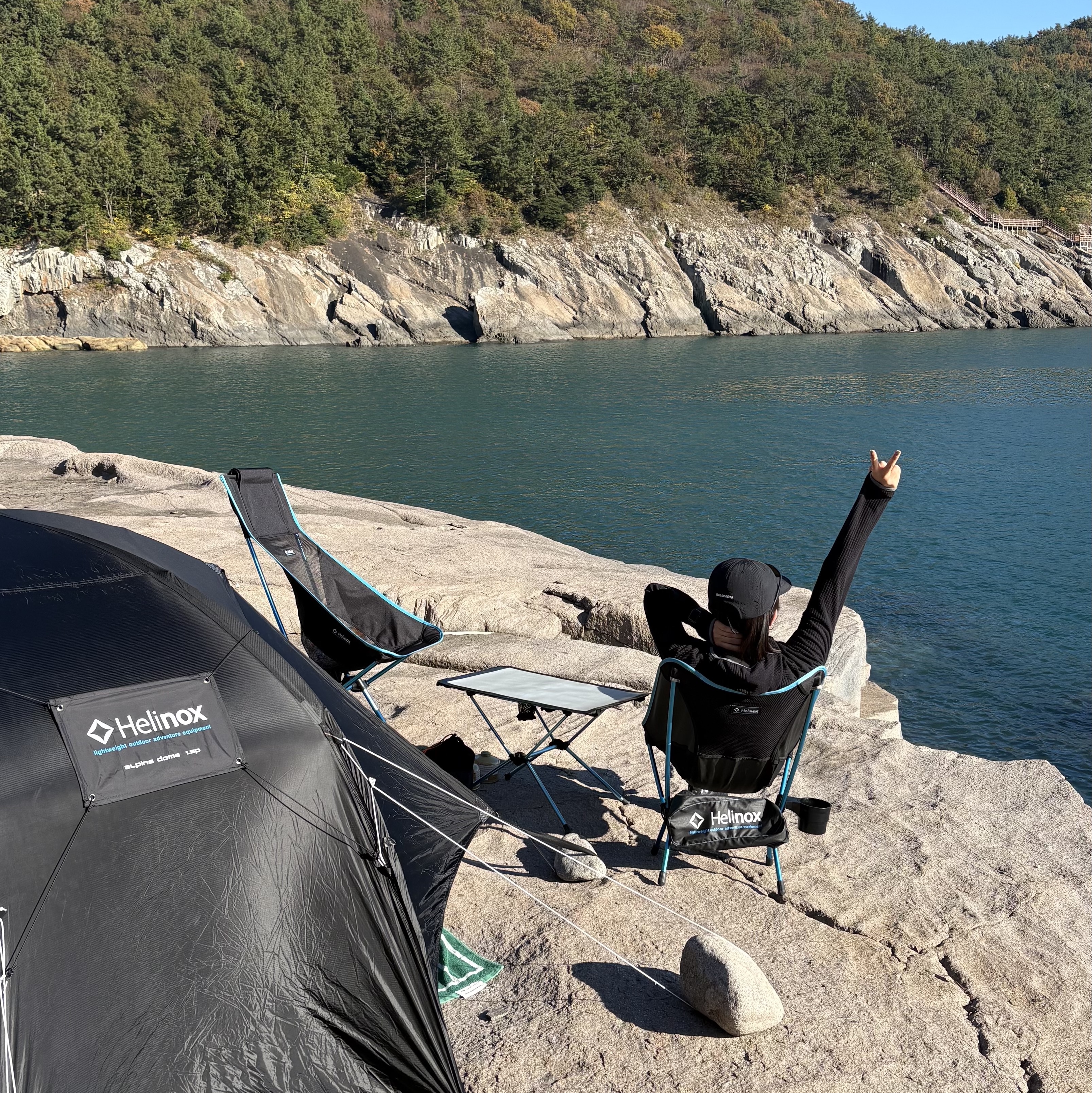 Helinox Alpine Dome 1.5p Black, Helinox Chair One Black 착용 스타일 - 2