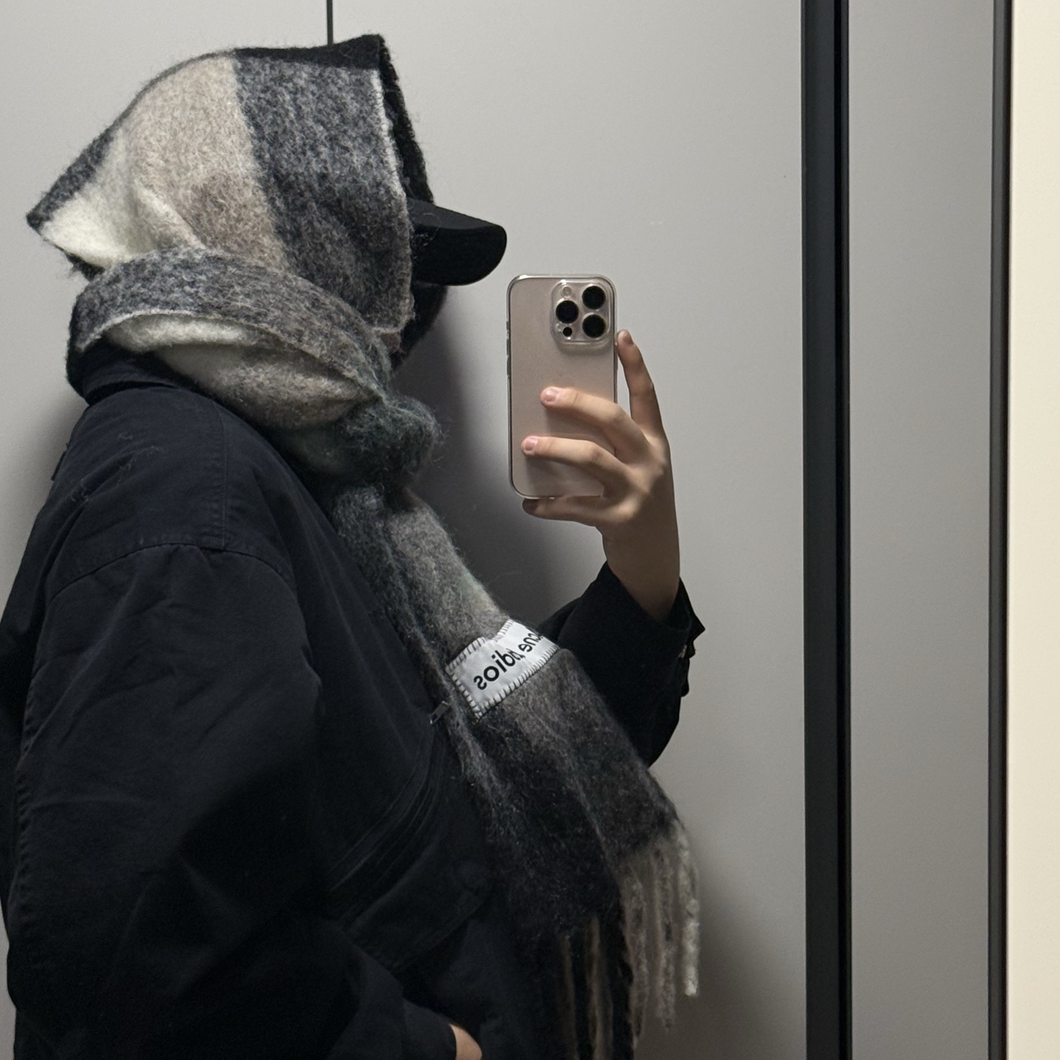 Acne Studios Mohair Check Muffler Grey Green Black, Supreme Hooded Utility Jacket Black - 25FW 착용 스타일 - 1