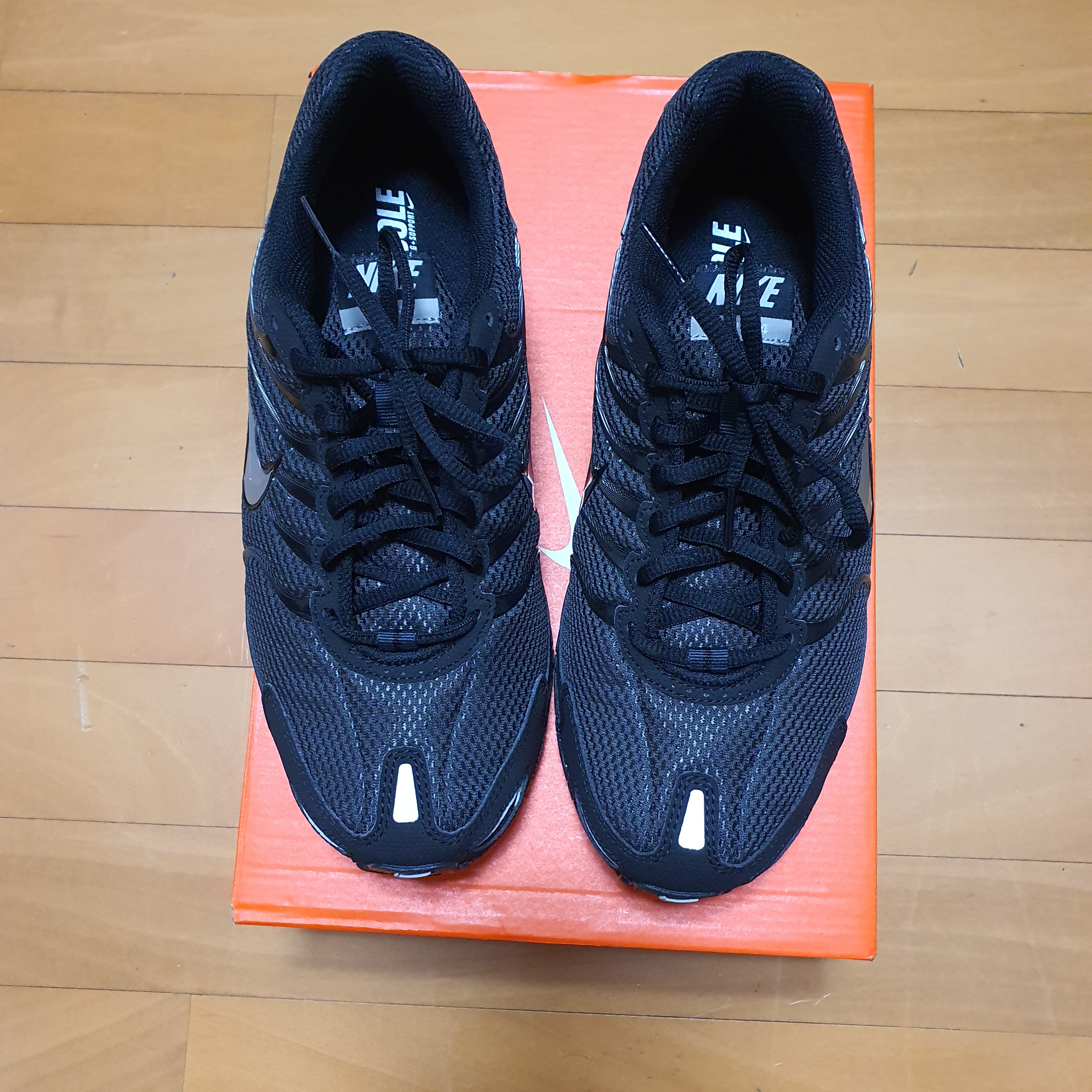 Nike Air Max Torch 4 Anthracite Metallic Silver 착용 스타일