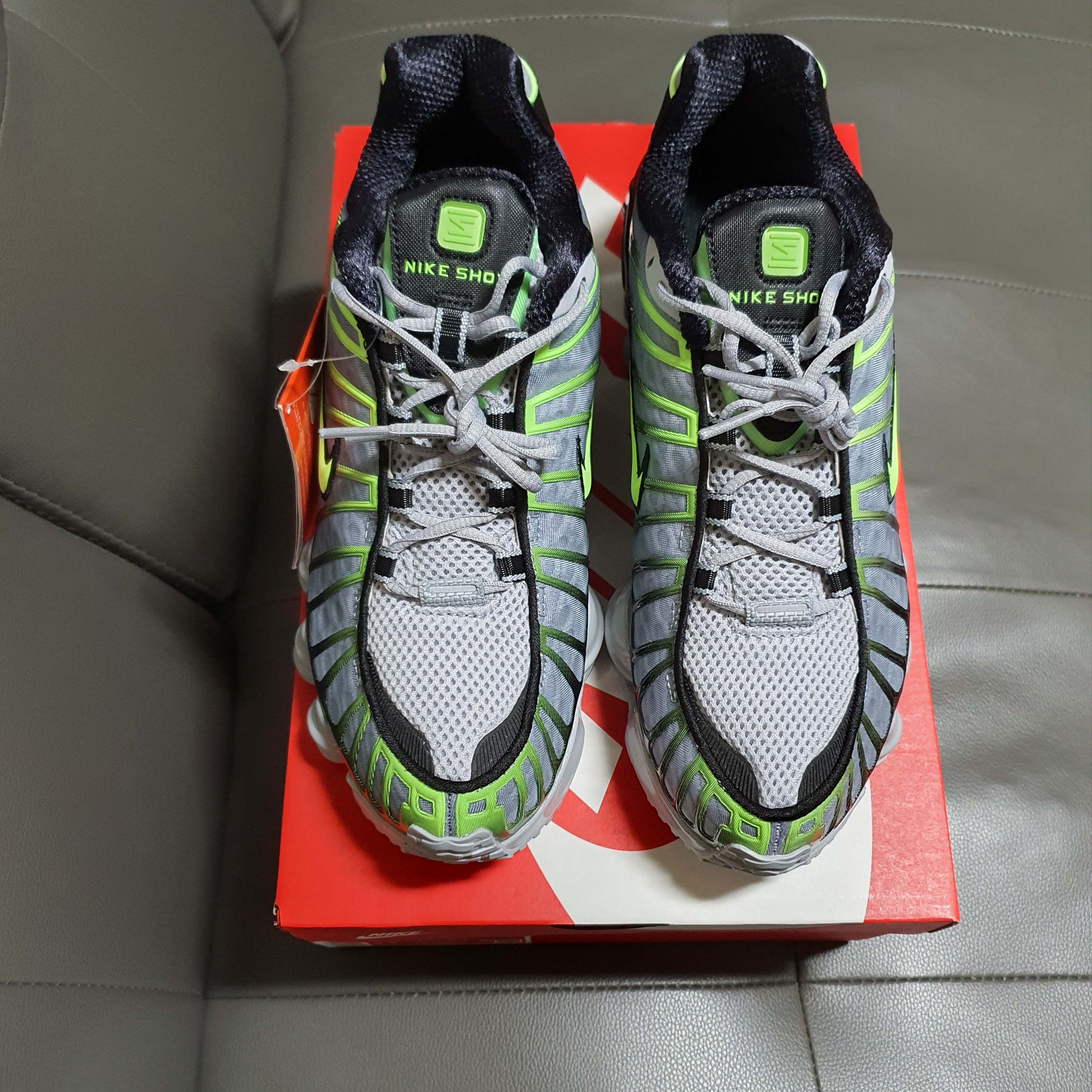 Nike Shox TL Wolf Grey Black 착용 스타일