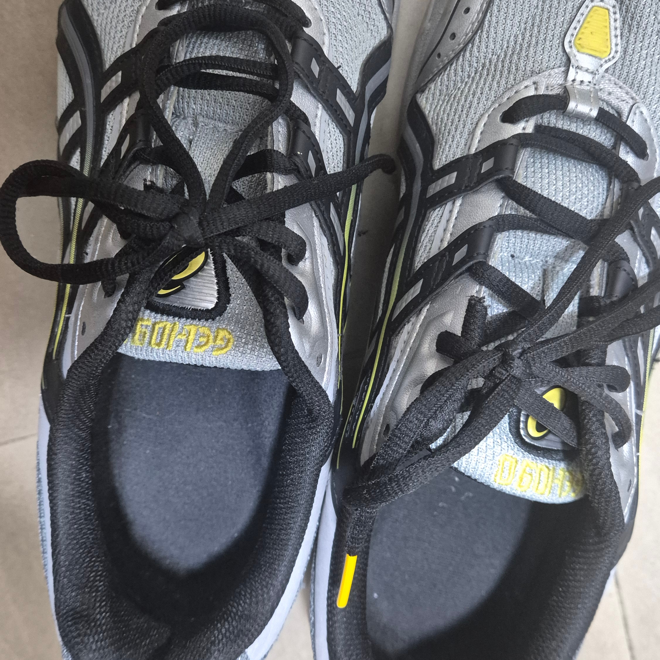 Asics Gel-1090 Mid Grey Black 착용 스타일