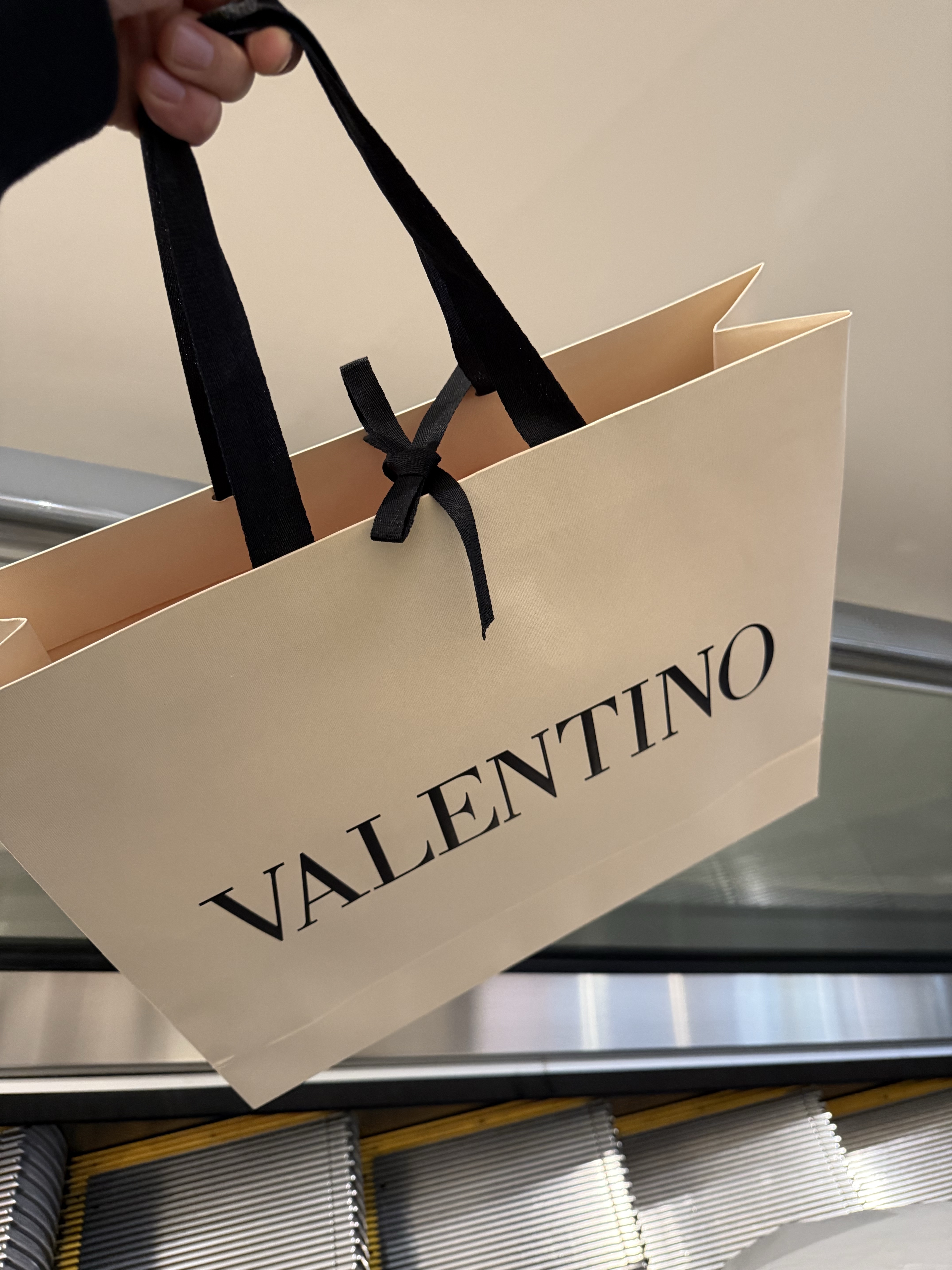 Valentino Upvillage Sneakers Yellow 착용 스타일 - 2