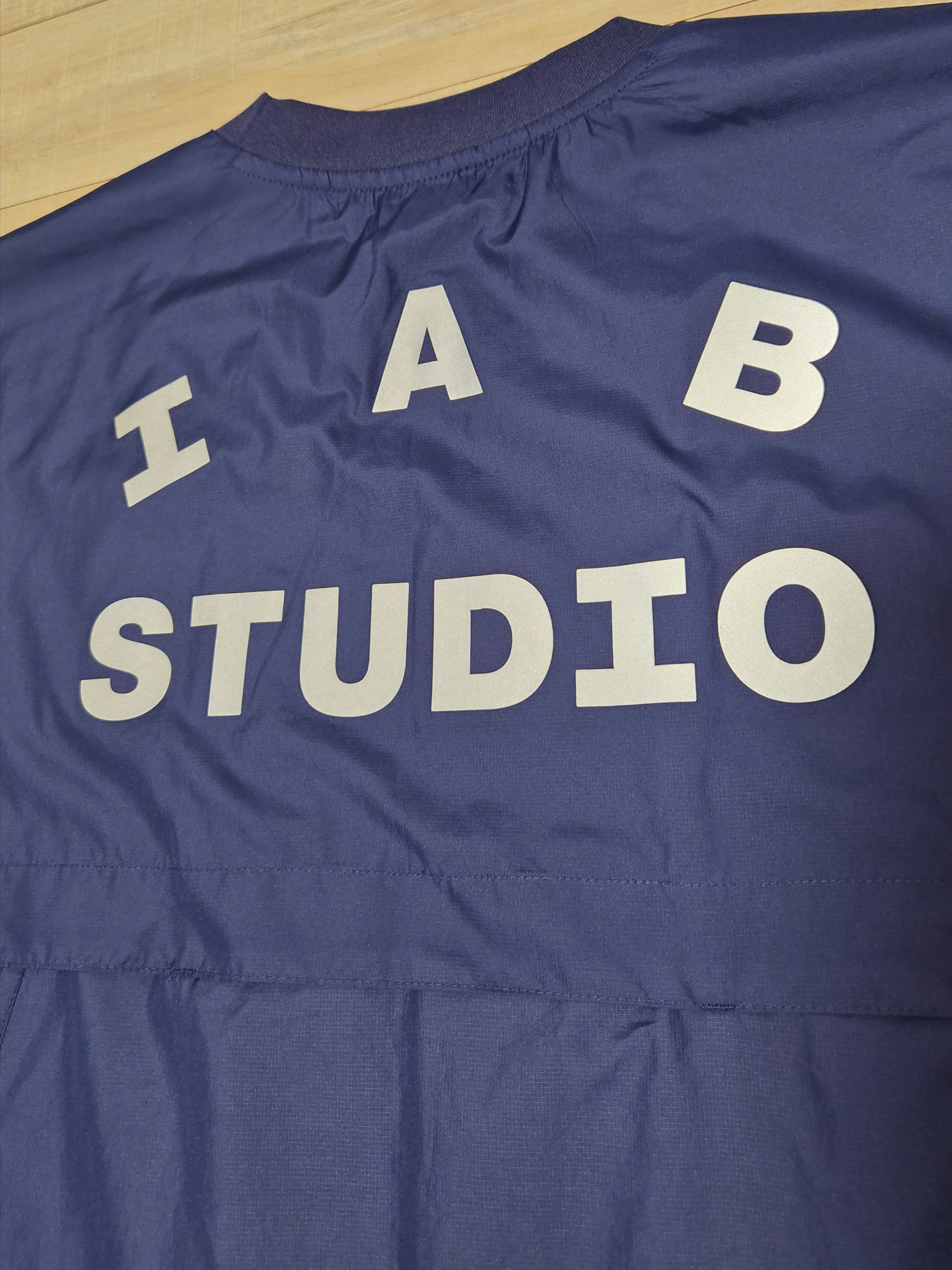 IAB Studio x Asics Navy Woven Shirt 착용 스타일