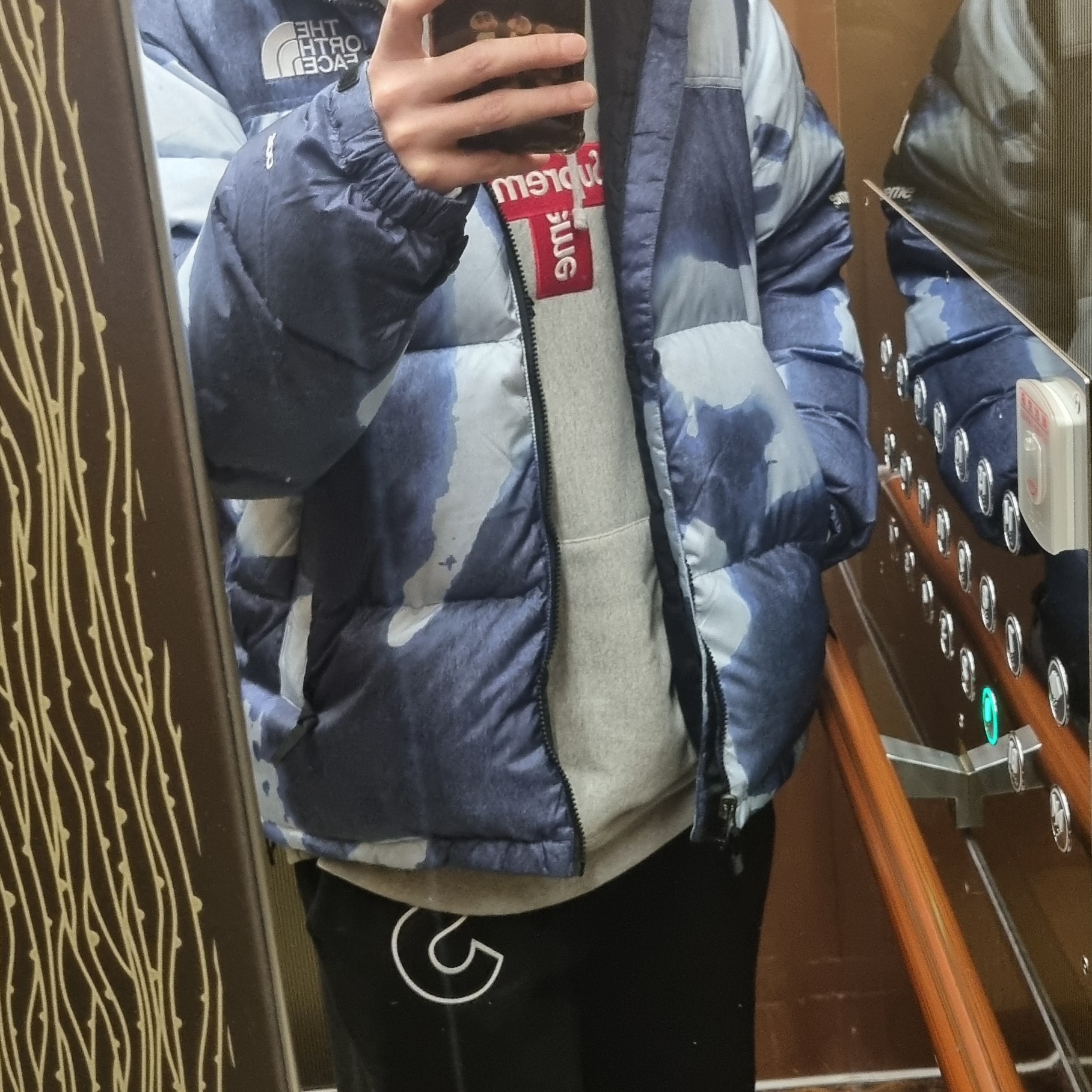 Supreme x The North Face Bleached Denim Print Nuptse Jacket Indigo - 21FW, Supreme Cross Box Logo Hooded Sweatshirt Heather Grey - 20FW 착용 스타일