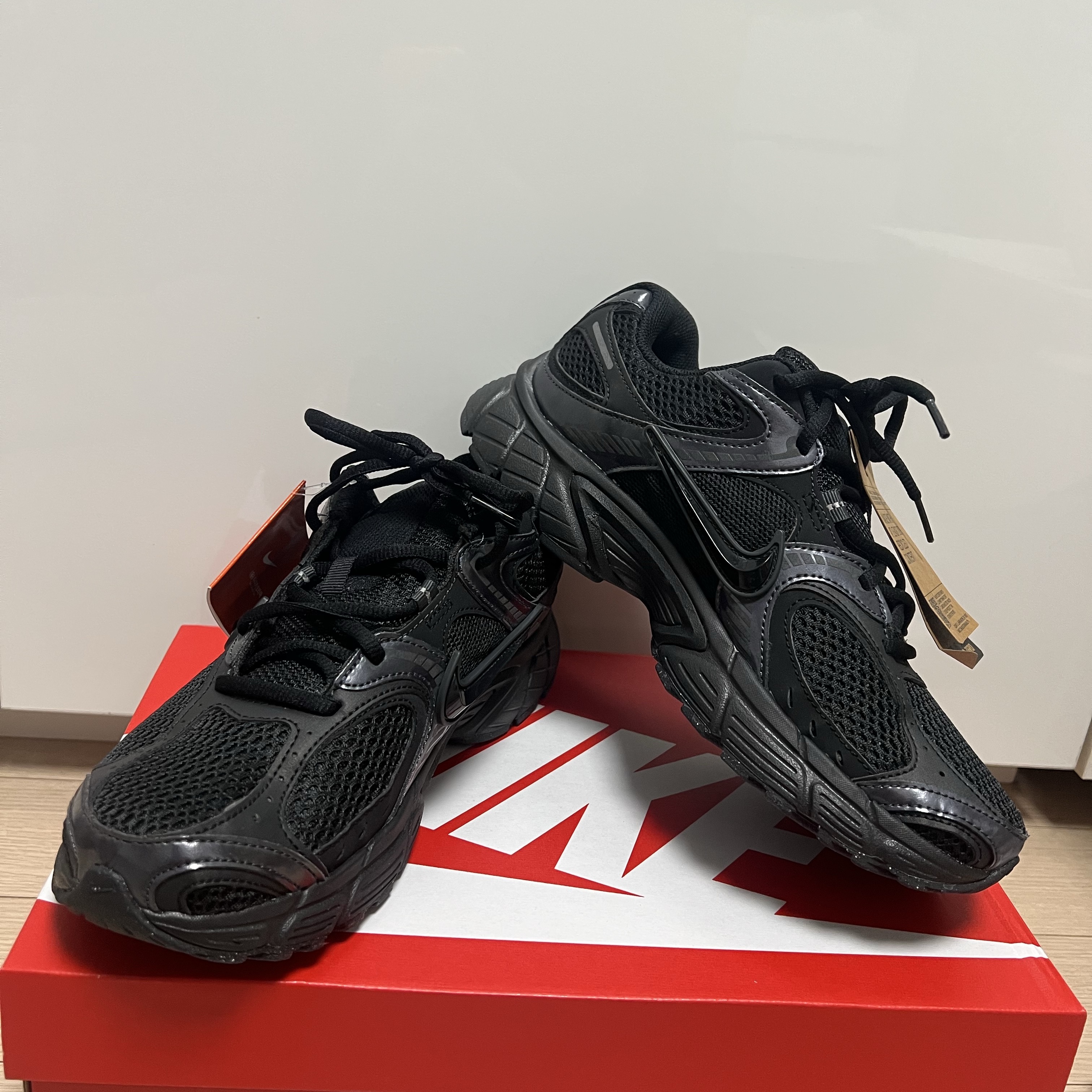 Nike V5 RNR Black Anthracite 착용 스타일 - 1