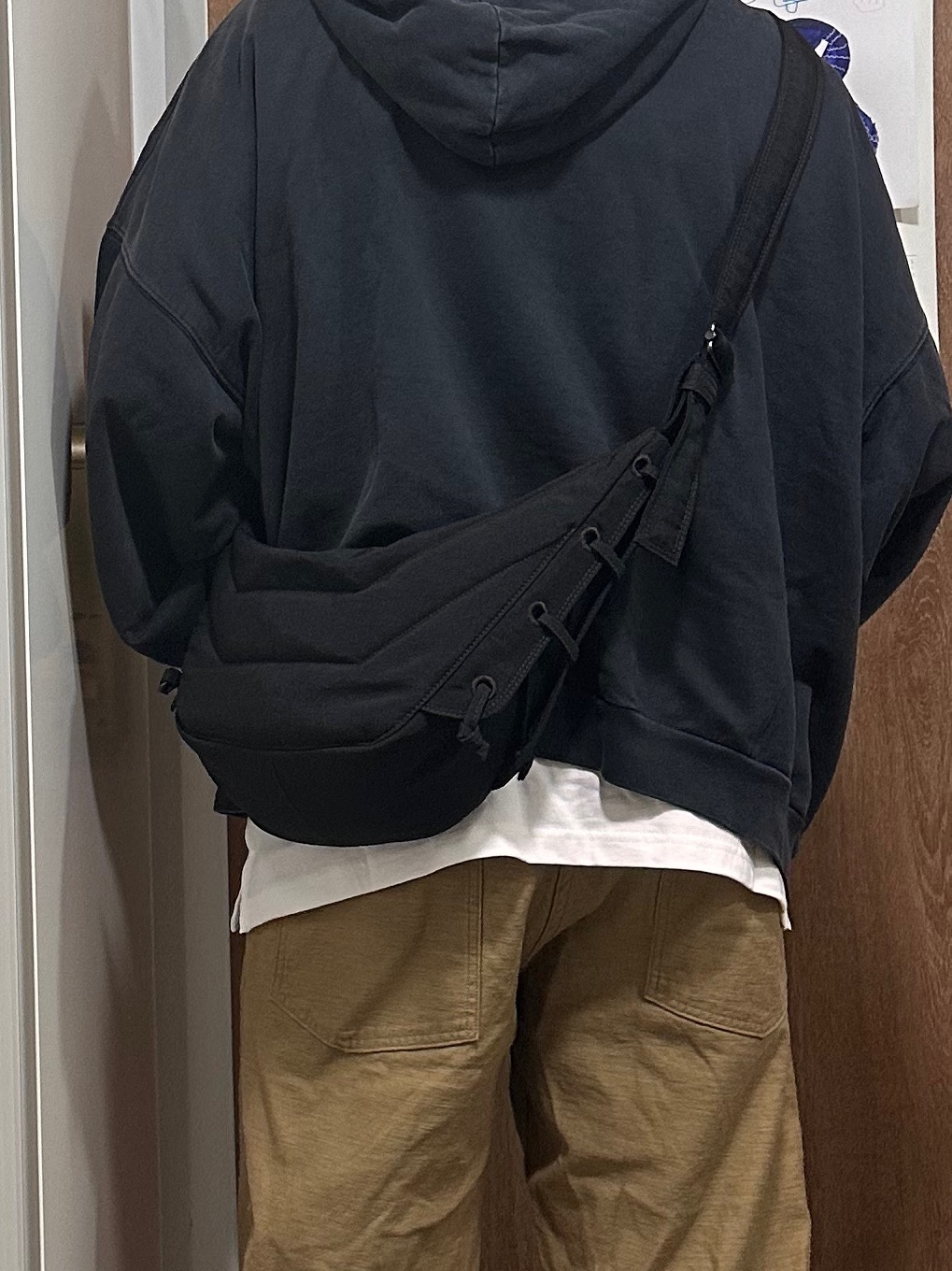 Lemaire Medium Soft Game Bag Nylon Canvas Dark Chocolate, Balenciaga 3XL Hoodie Large Fit Black 착용 스타일 - 1