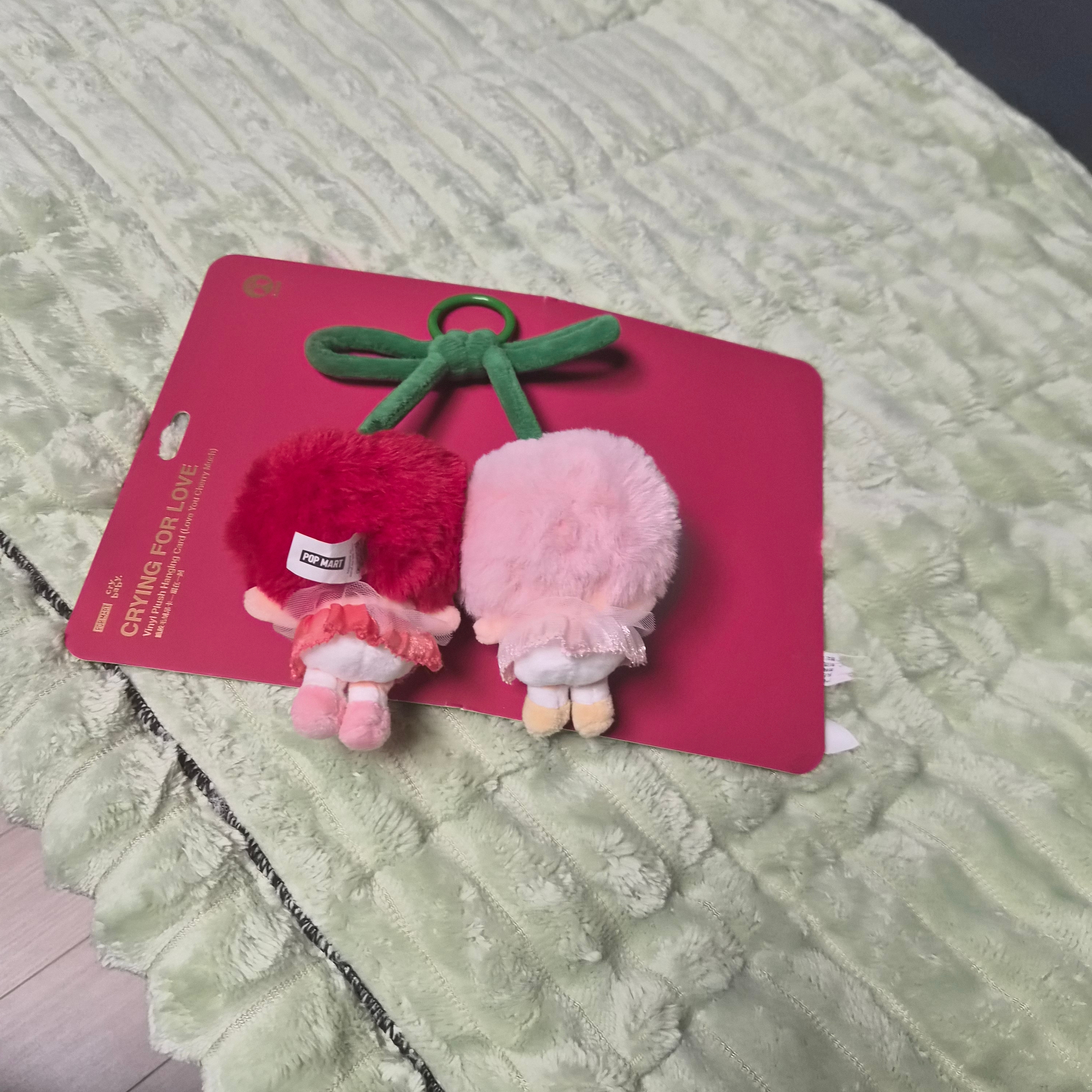 Pop Mart Crybaby Crying For Love Series Vinyl Plush 착용 스타일 - 2