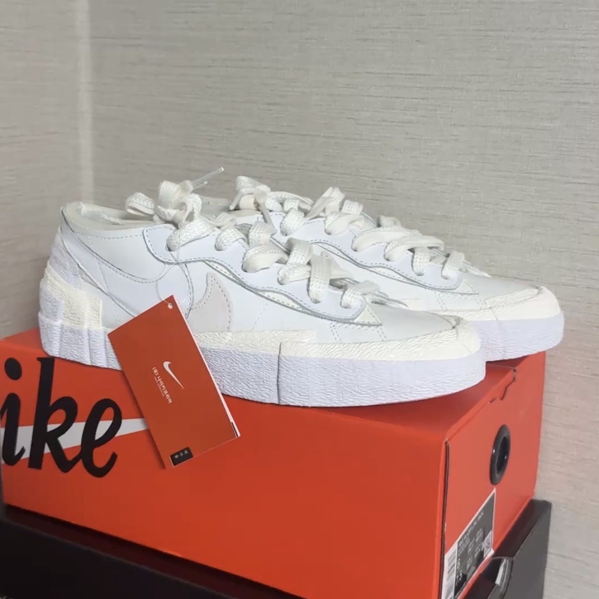 Nike x Sacai Blazer Low White Patent Leather 착용 스타일