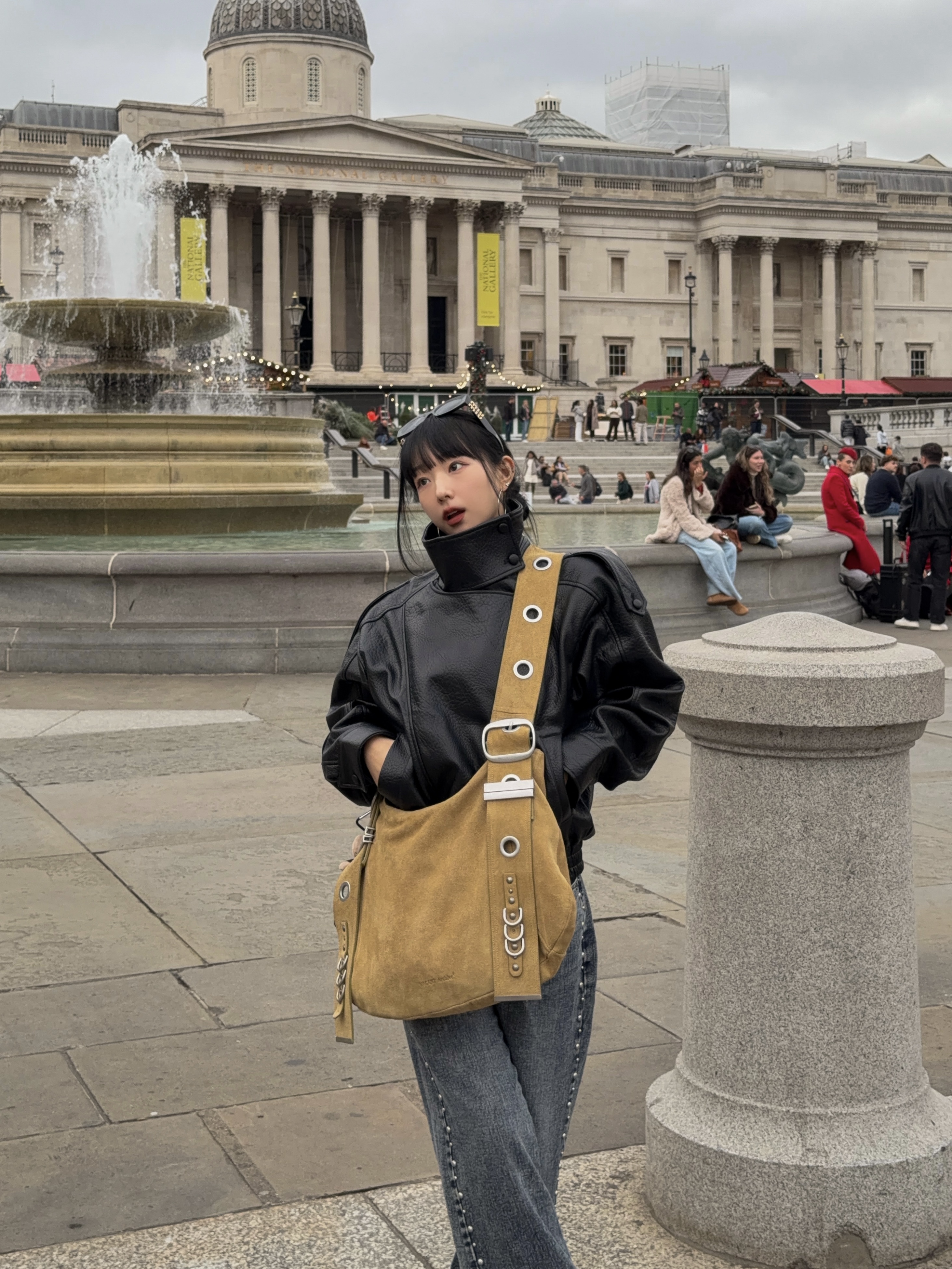 (W) Miu Miu Glimpse Sunglasses Slate Grey Lenses Black Acetate, Vacant Archive Bella Wide Strap Hobo Bag Beige 착용 스타일 - 2