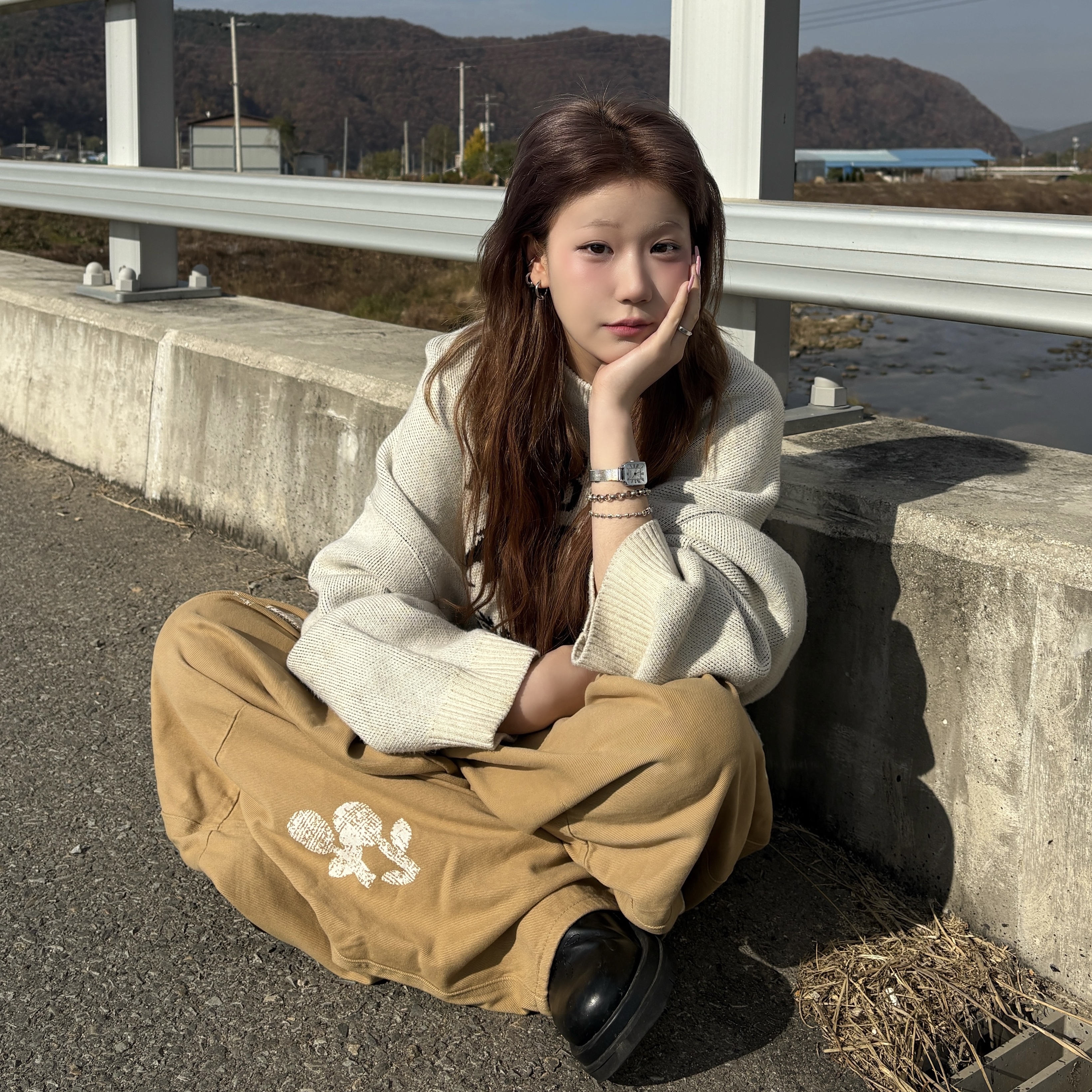 Scudo Garden Butter Roll Bracelet, AJOBYAJO PBA Total Logo Cropped Sweater IVORY 착용 스타일 - 2
