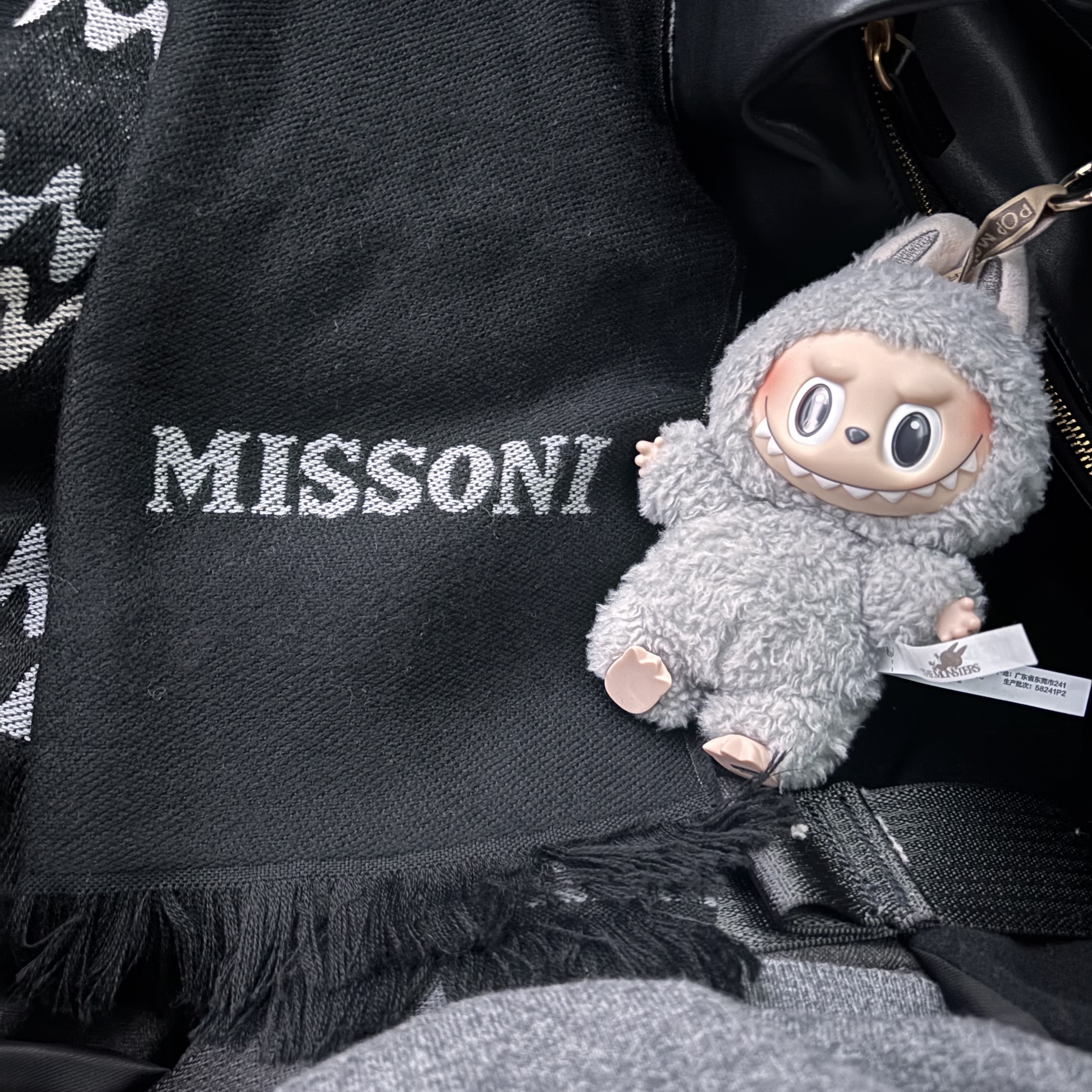 Pop Mart Labubu The Monsters Labubu Tasty Macarons Series Sesame Bean Keyring (Opened Case) 착용 스타일