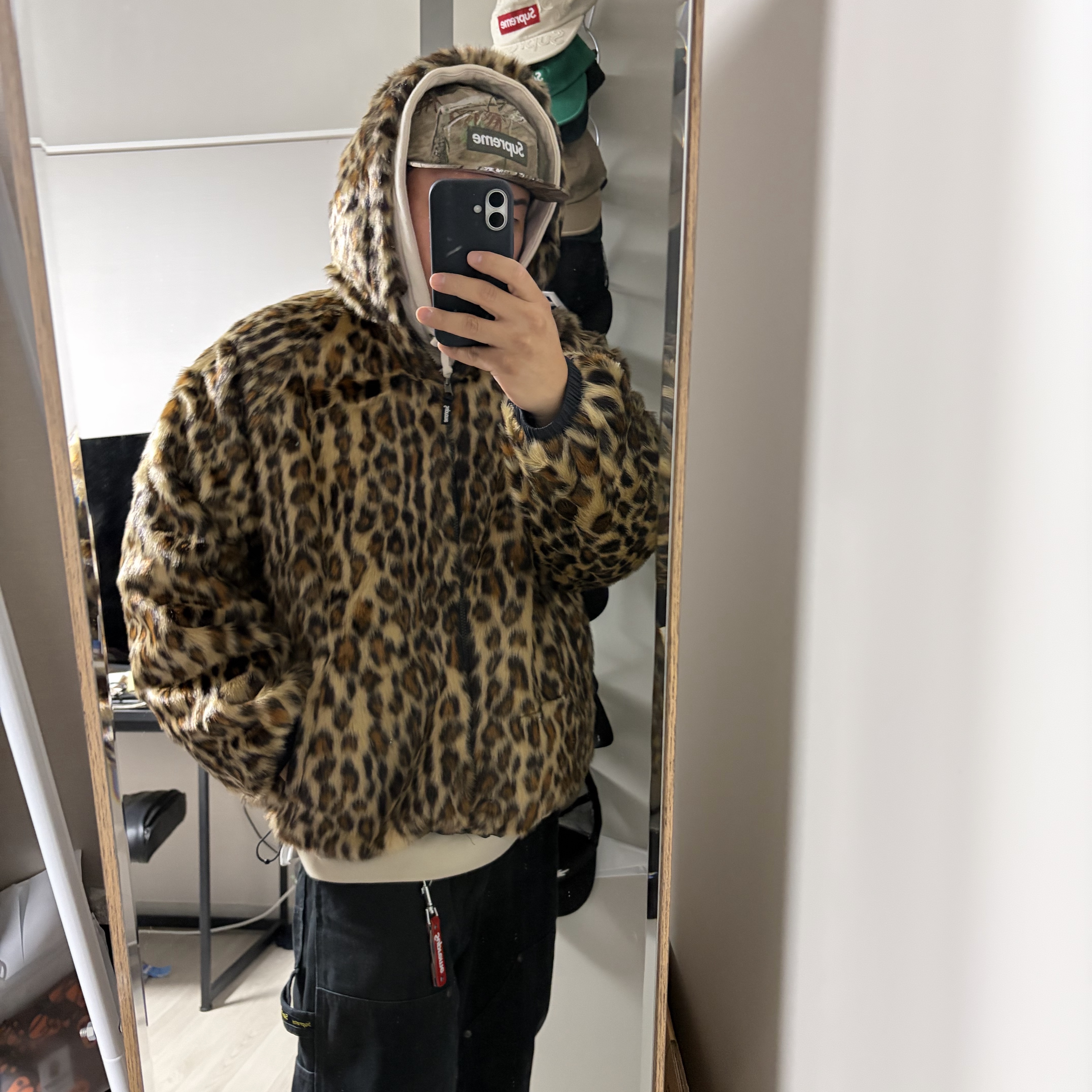 Supreme Faux Fur Reversible Hooded Track Jacket Black - 25SS, Supreme Gore-Tex Zip Pocket Camp Cap Realtree AP Camo - 25FW 착용 스타일 - 2