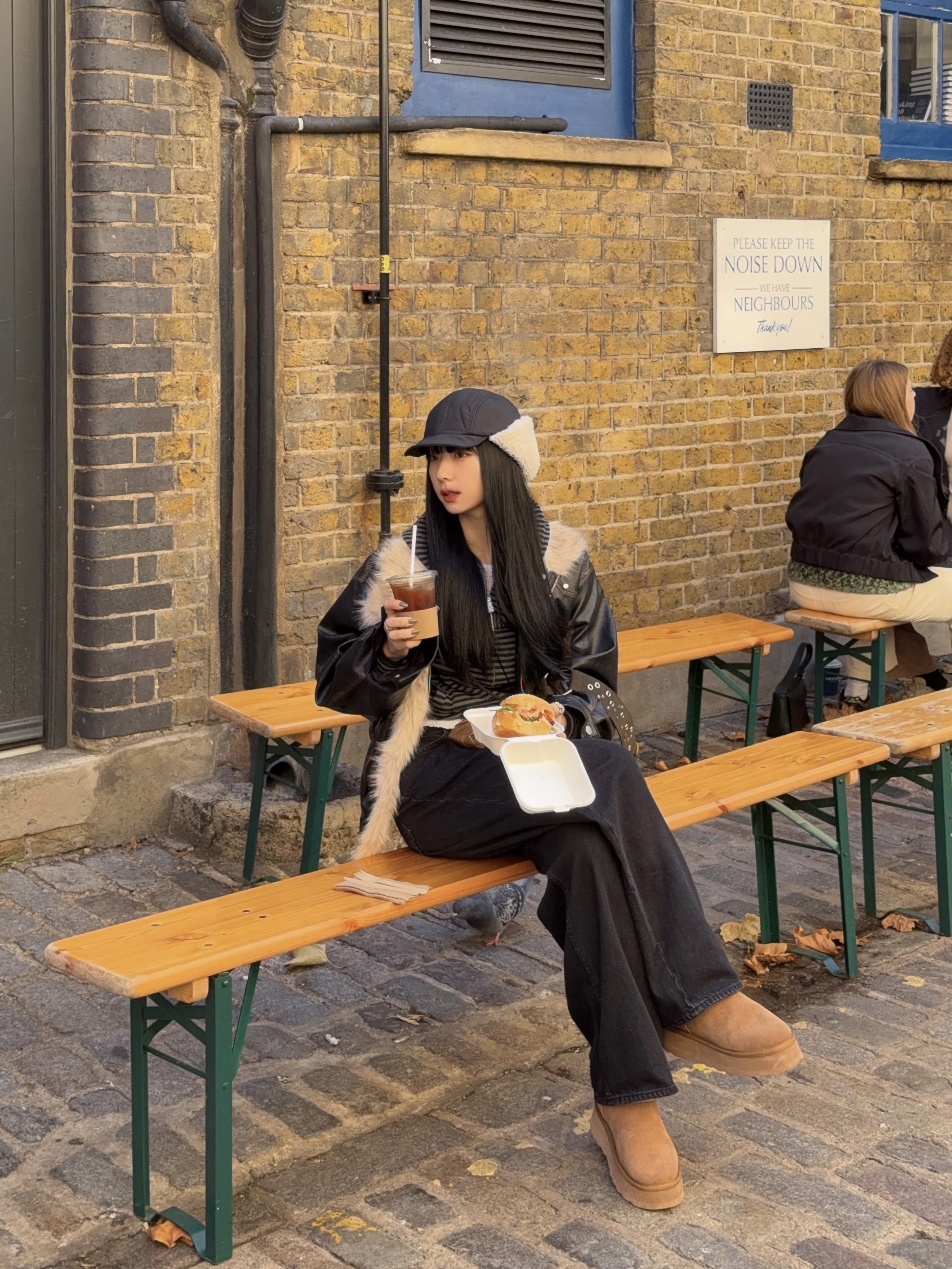 Roughneck Washed leather mustang jacket, (W) UGG Classic Sweater Letter Tall Boots Chestnut 착용 스타일 - 2