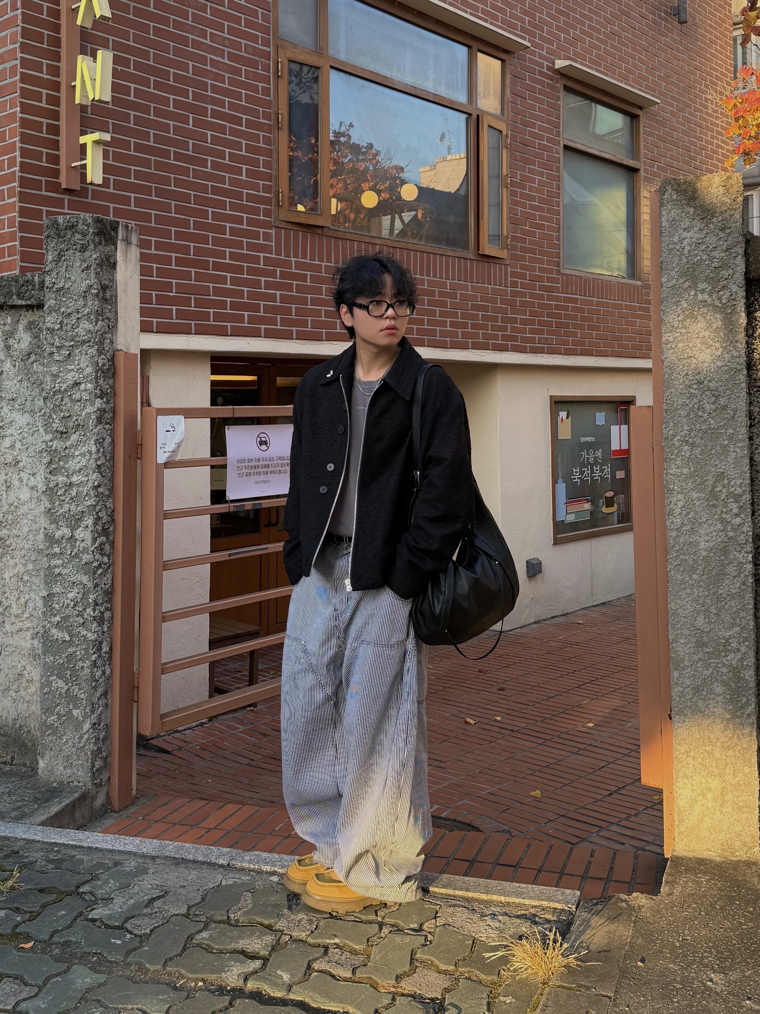 Burberry Nubuck Creeper Shoes, Gentle Monster x Maison Margiela MM114 Black Clear 착용 스타일 - 6