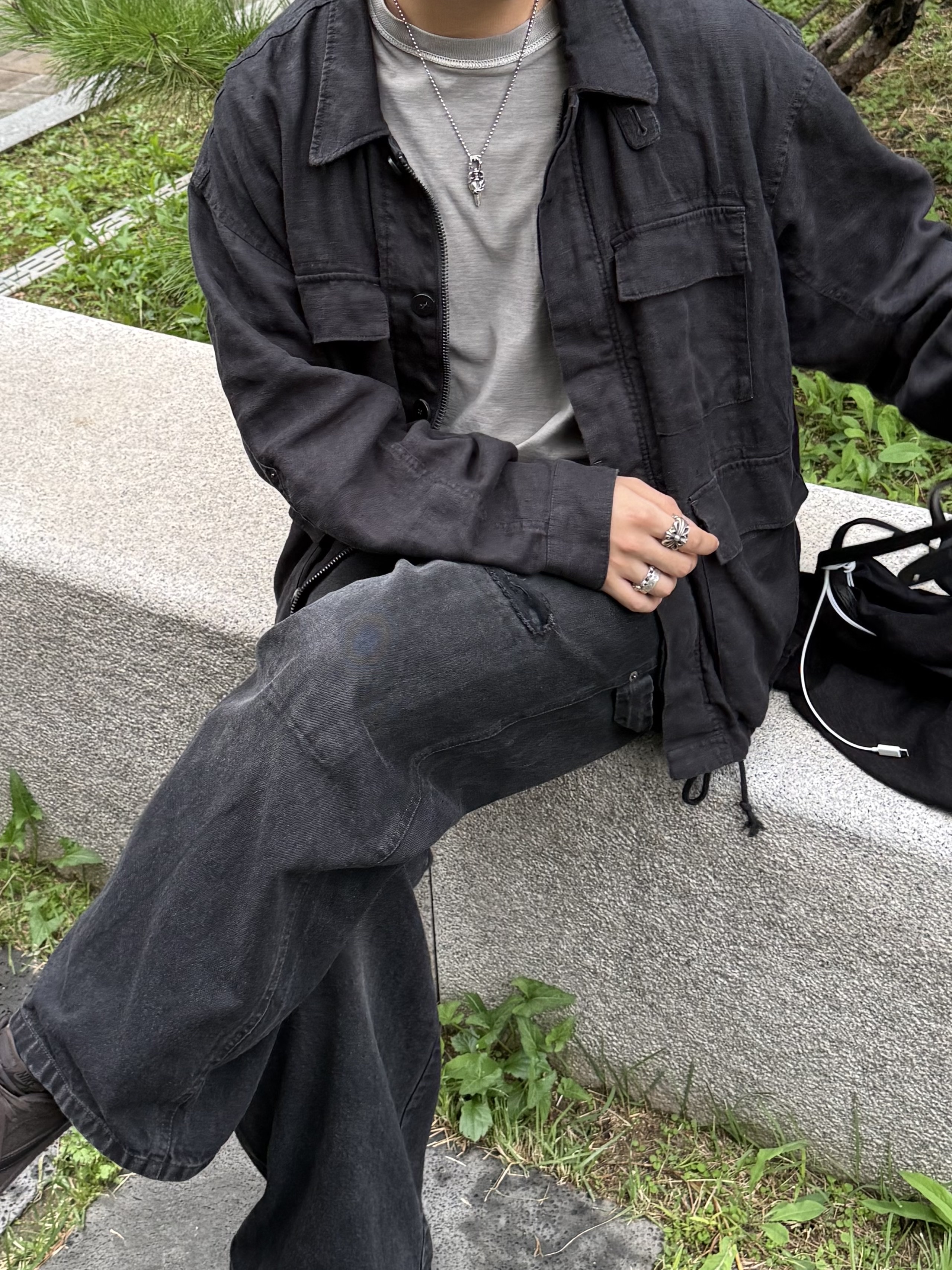 Jordan 1 x Travis Scott Retro Low OG SP Velvet Brown and Dark Mocha, Polyteru Linen Field Jacket Washed Black 착용 스타일 - 1