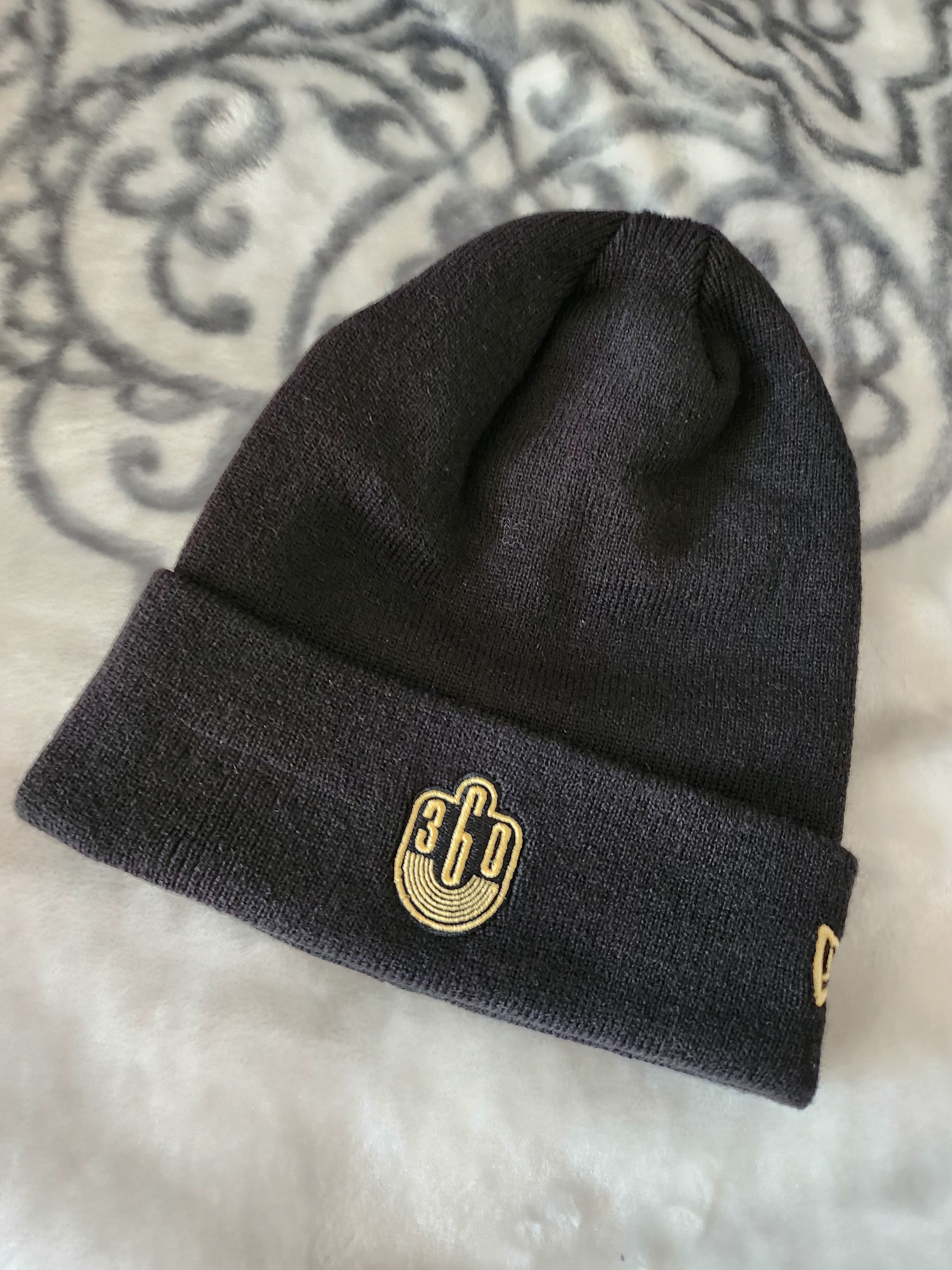 New Era x 360 Sounds Cuff Beanie Black 착용 스타일 - 1
