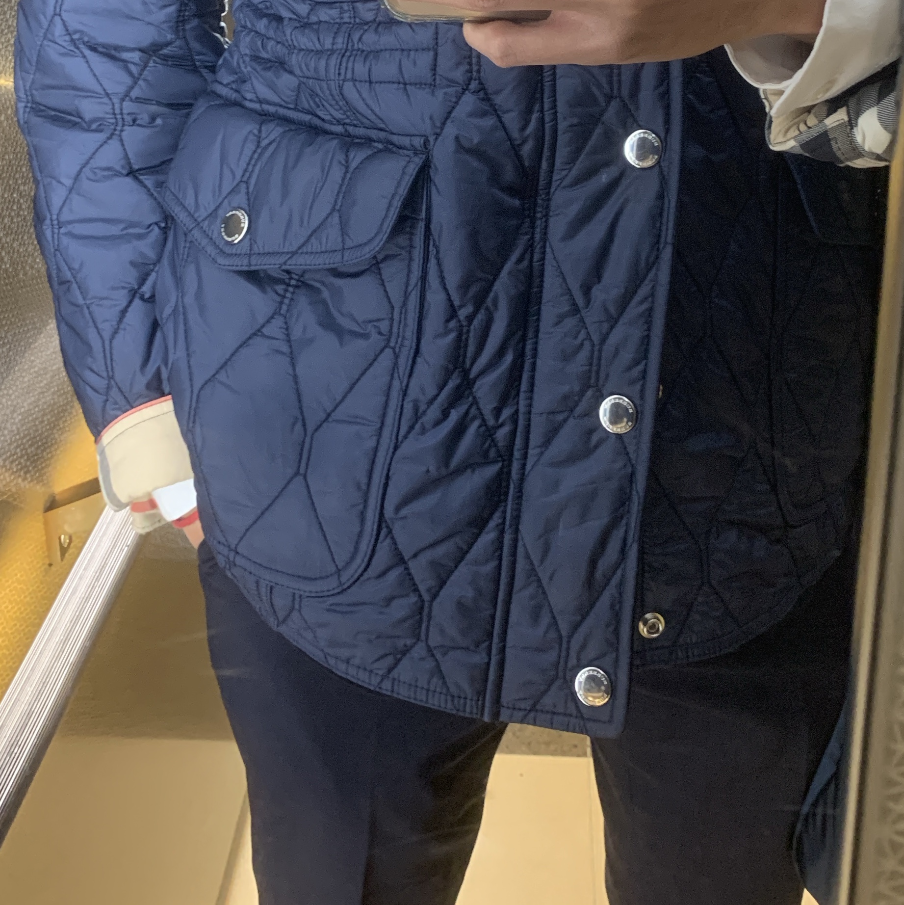Burberry Check Brighton Reversible Quilted Jacket Navy 착용 스타일