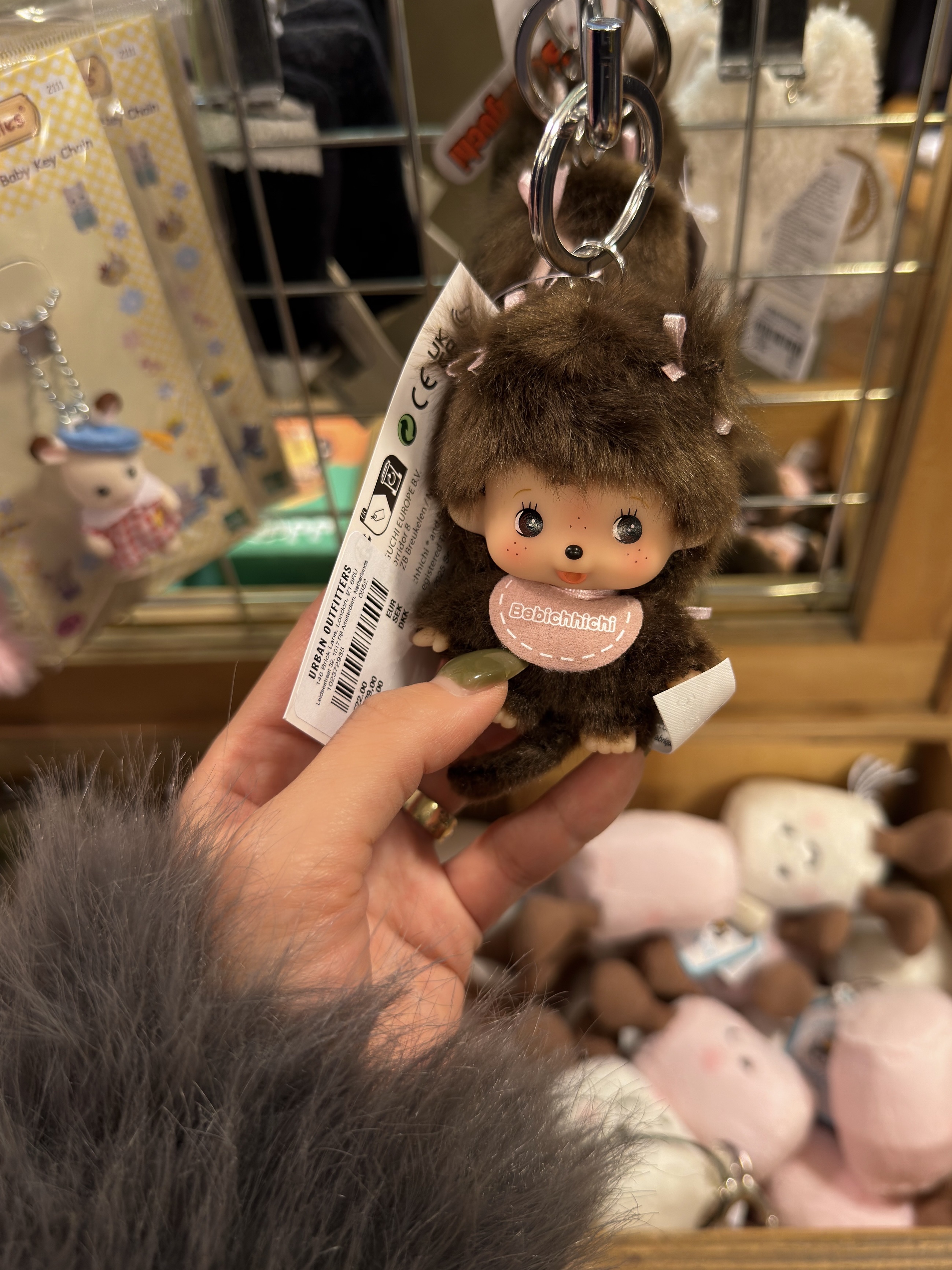Monchhichi Bebichhichi Bighead SS Girl Key Chain Pink, Monchhichi Bebichhichi Plush Doll Key Chain Brown 착용 스타일 - 2