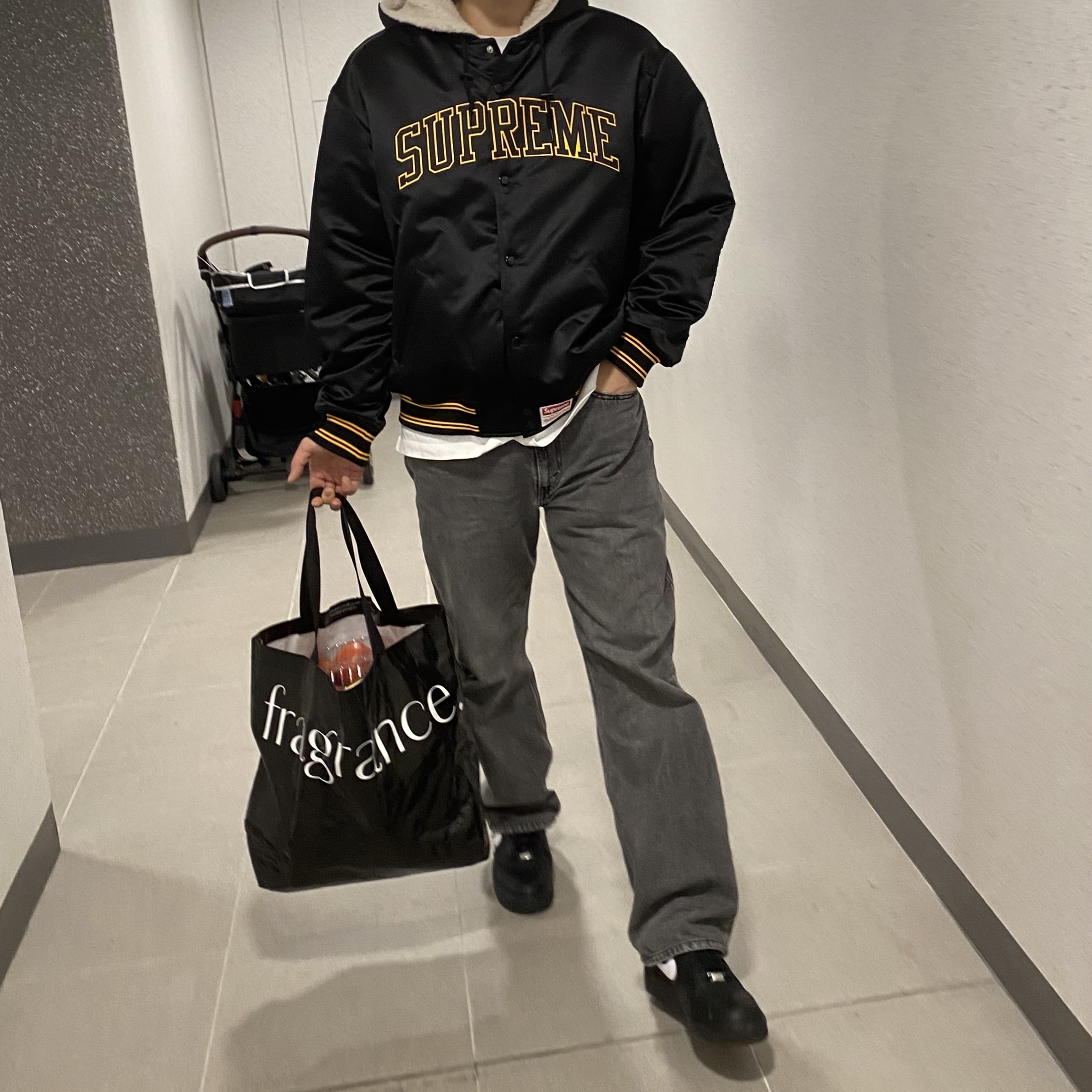 Supreme Mitchell & Ness Lined Hooded Satin Varsity Jacket Black - 25FW, Nike x Supreme Air Force 1 Low Black 착용 스타일