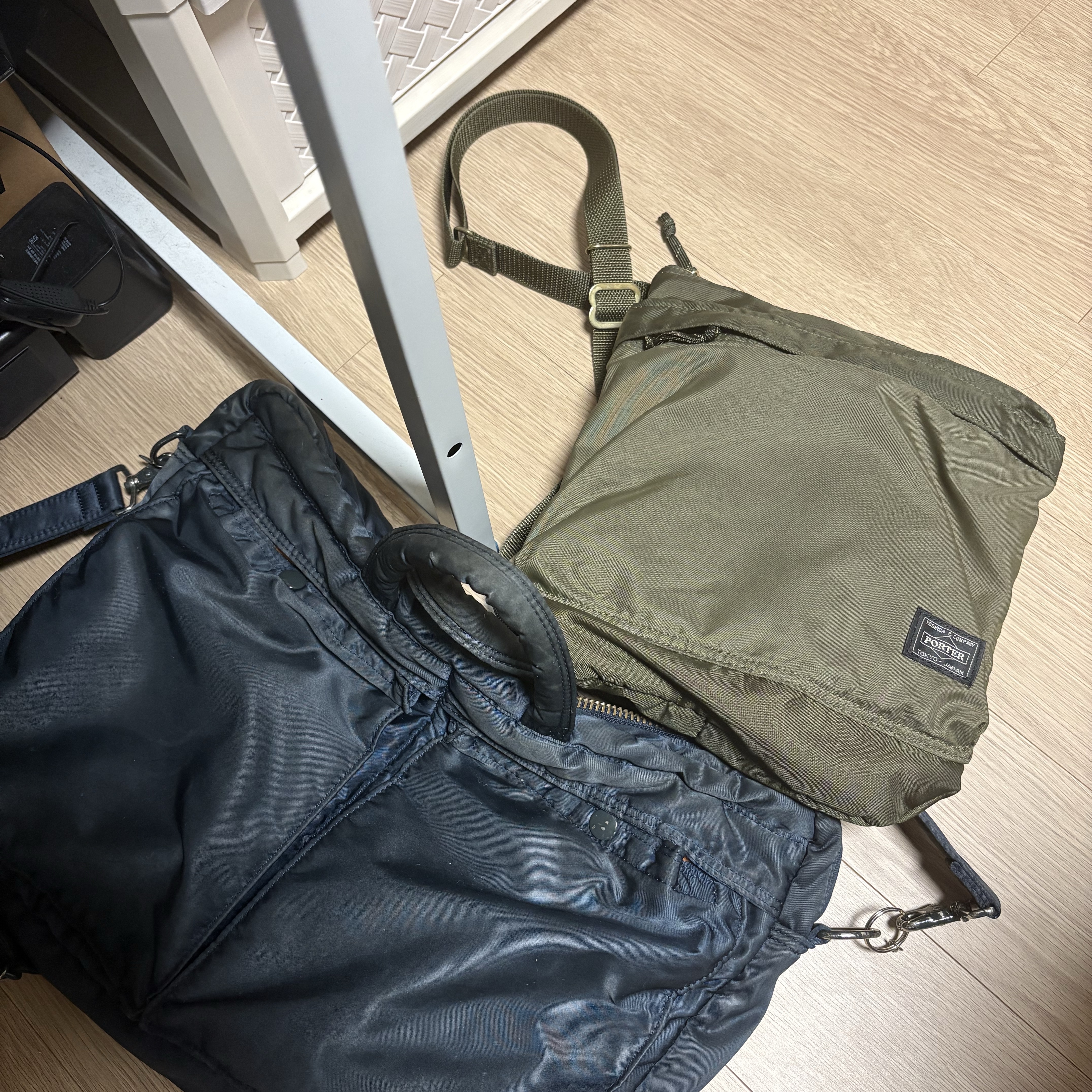 Porter Force Shoulder Bag Khaki, Porter Tanker 2Way Briefcase Iron Blue 착용 스타일