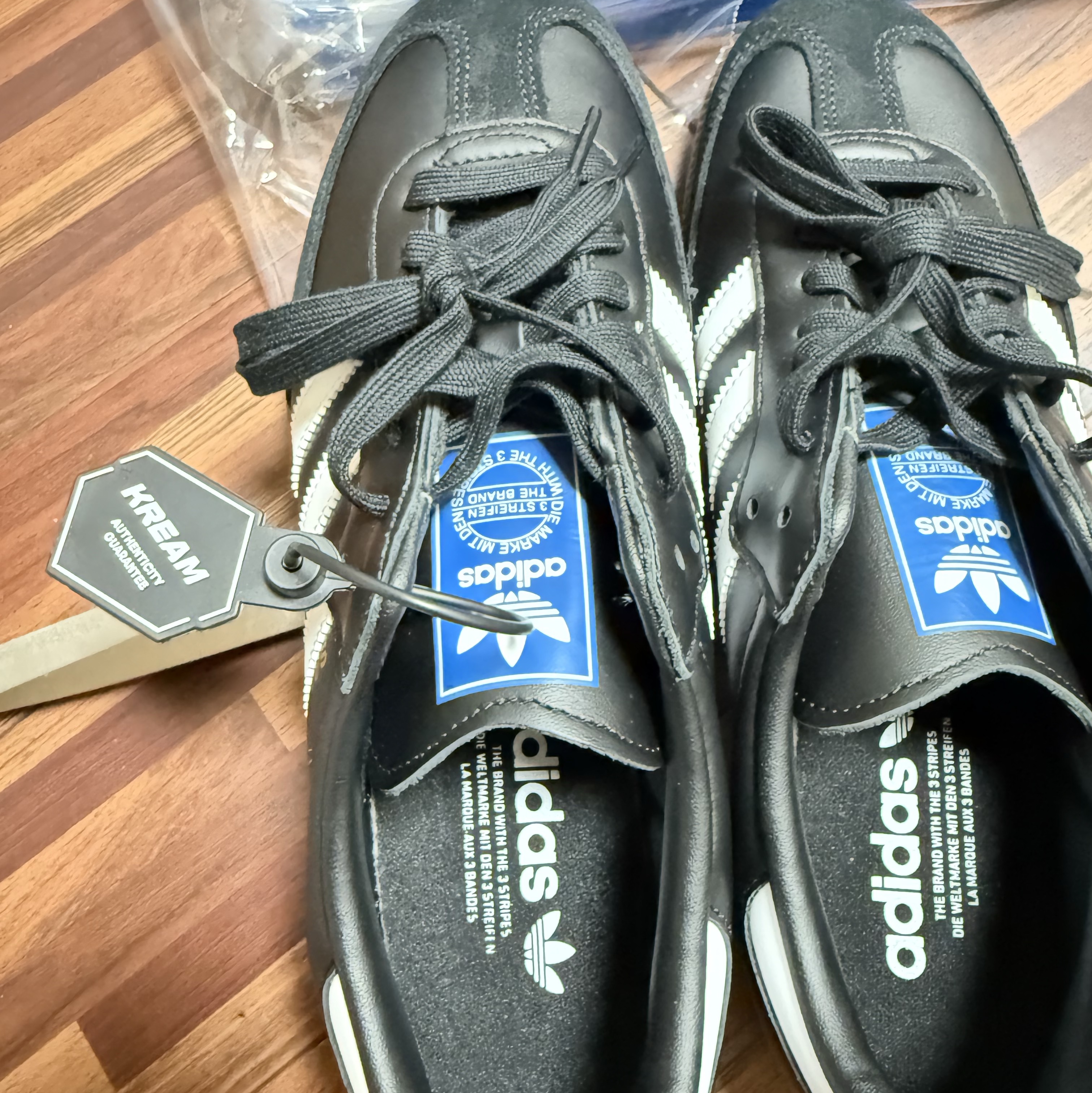 Adidas Samba OG Black White Gum 착용 스타일
