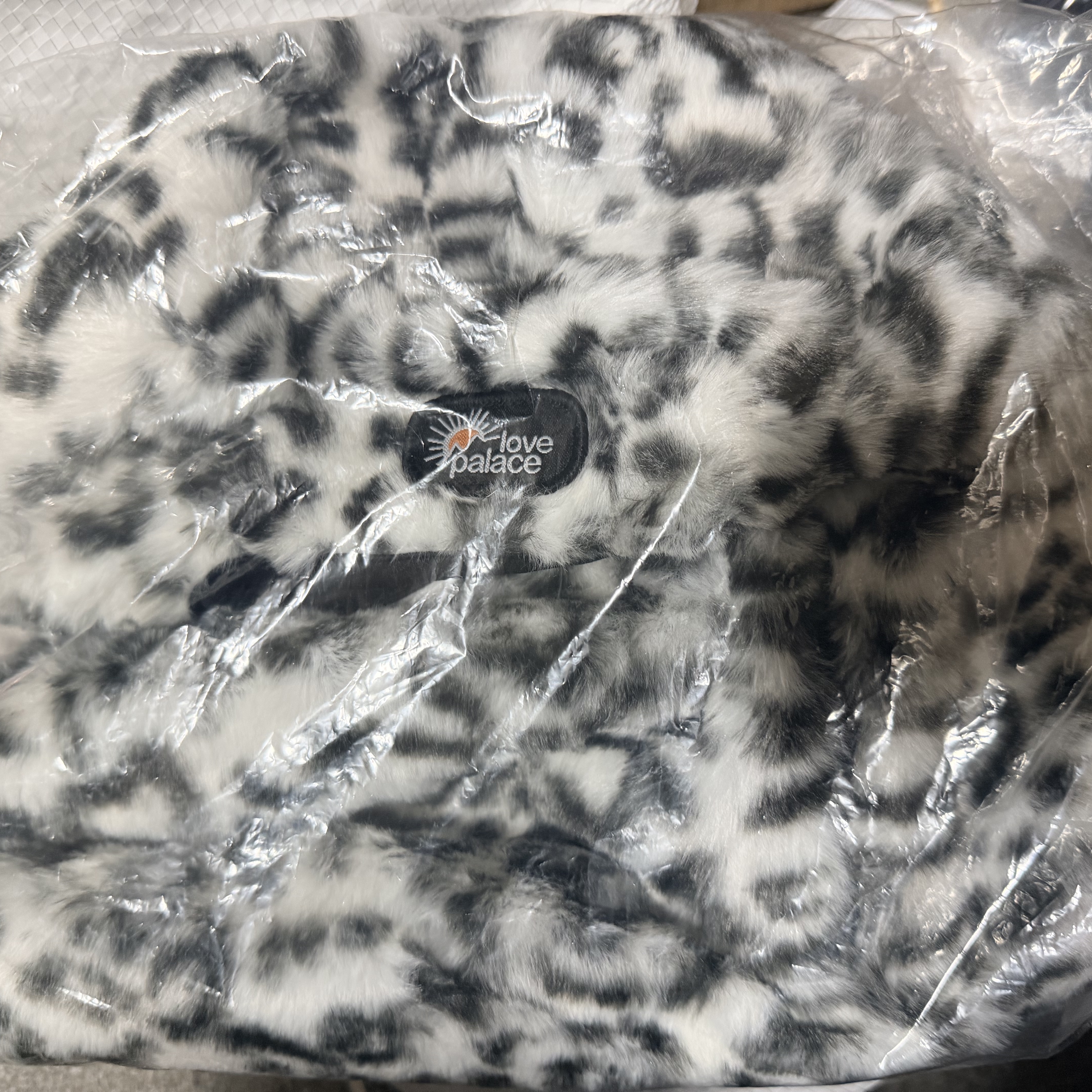 Palace Furry Ears Balaclava Snow Leopard - 25FW 착용 스타일