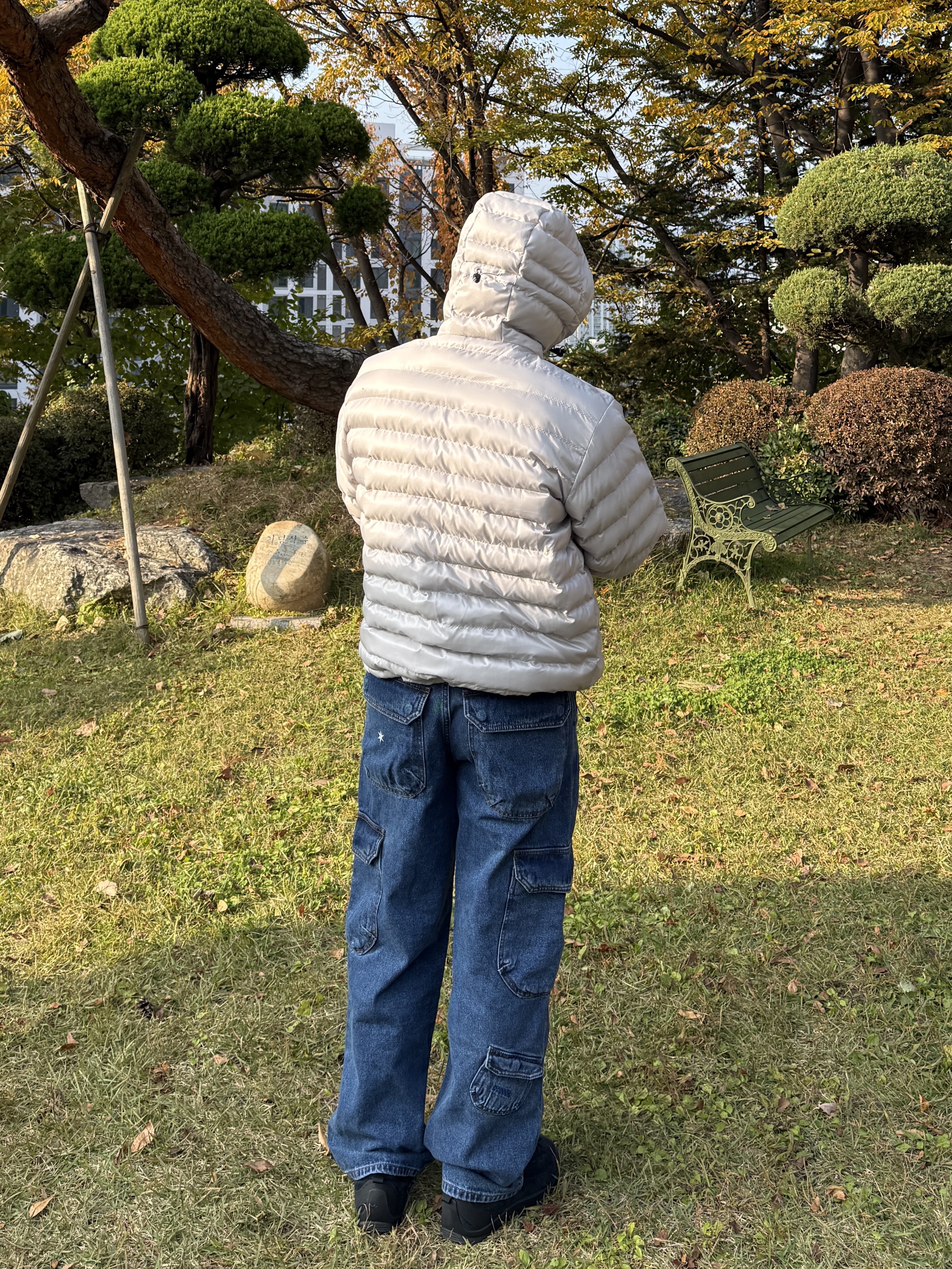 (W) Musinsa Standard City Leisure Hooded Light Down Jacket Stone White, Musinsa Standard City Leisure Hooded Light Down Jacket Stone White 착용 스타일 - 3