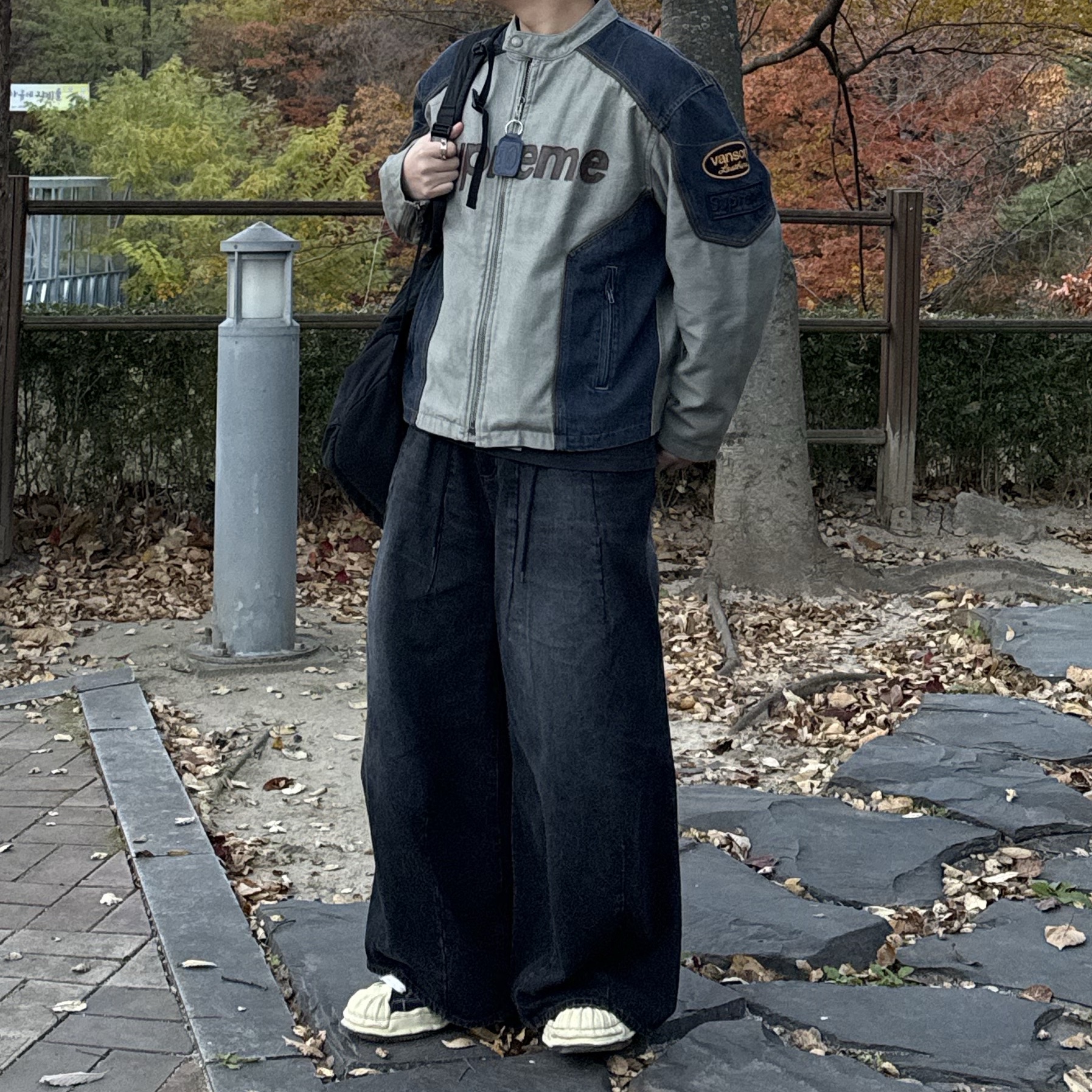 Needles H.D. Buggy Pants Jean 12 Oz Denim Black, Maison Mihara Yasuhiro Blakey VL OG Sole Canvas Low-top Sneakers Black 착용 스타일