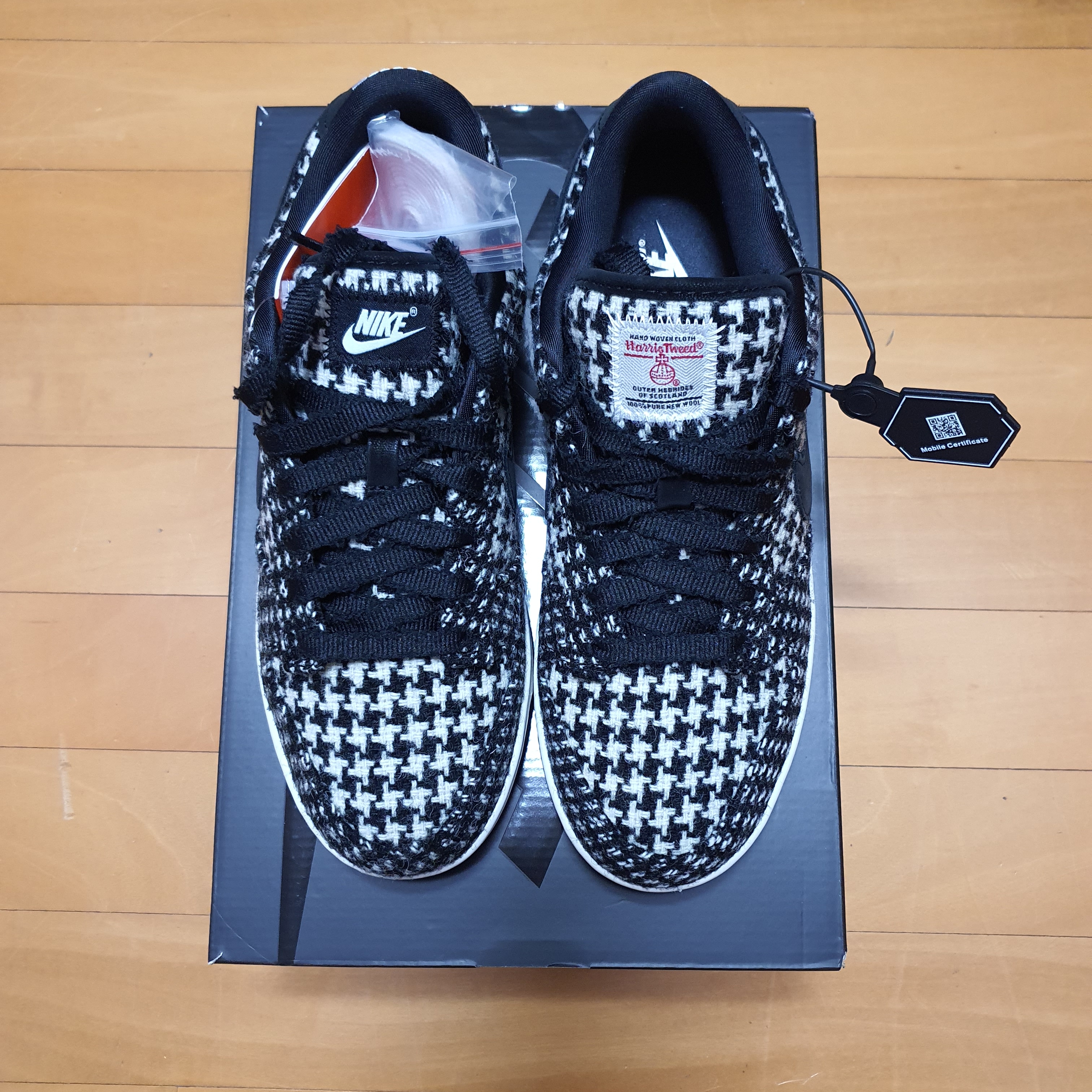 (W) Nike x Harris Tweed Dunk Low Black and Phantom 착용 스타일